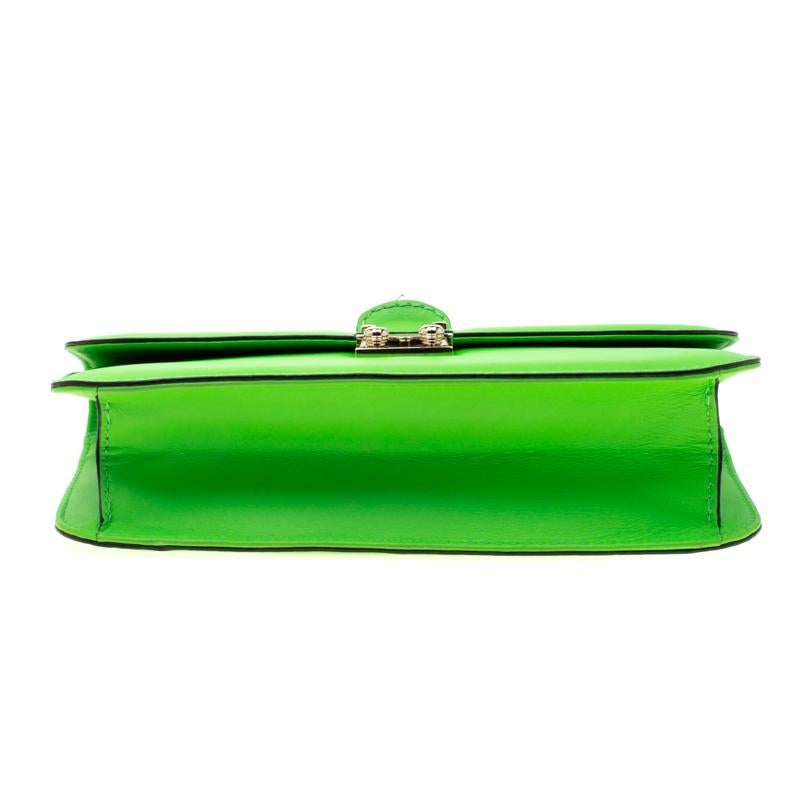 Valentino Neon Green Leather Rockstud Medium Glam Lock Flap Bag In Excellent Condition In Dubai, Al Qouz 2