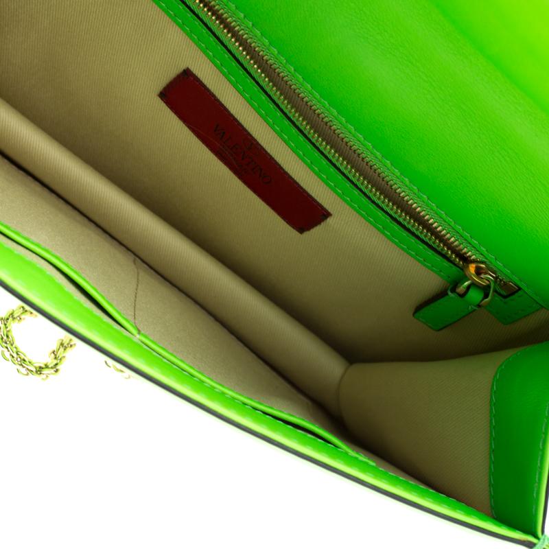 Valentino Neon Green Leather Rockstud Medium Glam Lock Flap Bag For Sale 2