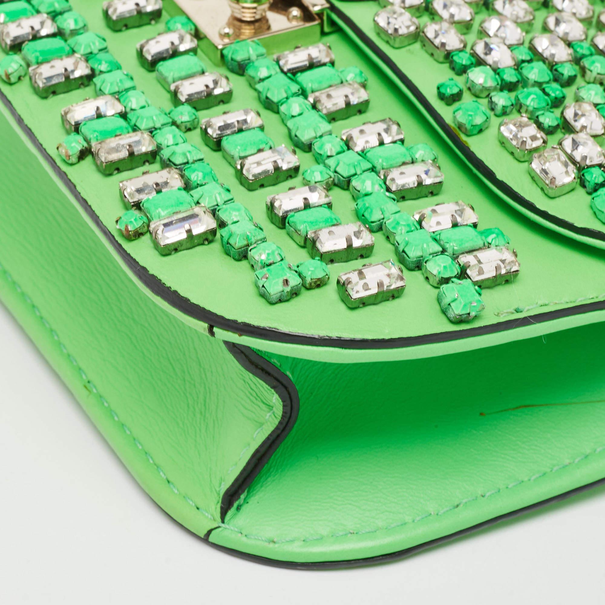Valentino Neongrüne Ledertasche mit kleinem Glam-schloss-Kristallen-Klappentasche im Angebot 8