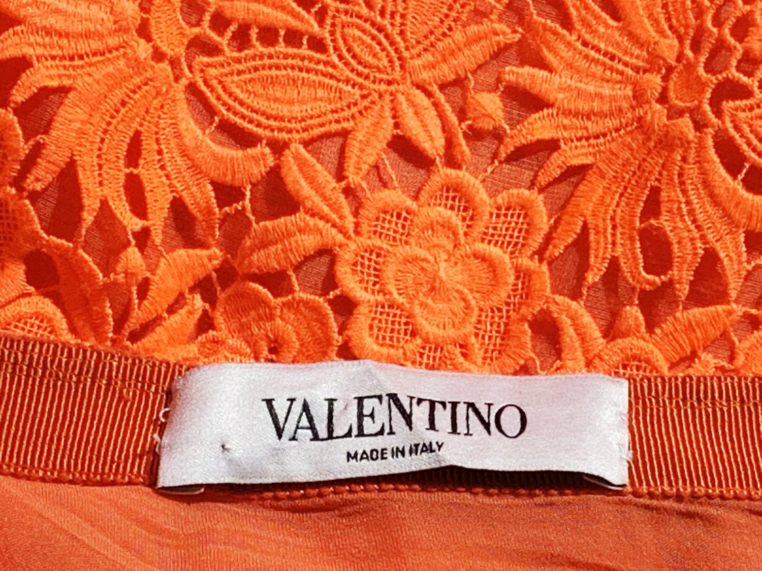 Valentino Neon Orange Lace Maxi Skirt Italian size 40 en vente 2