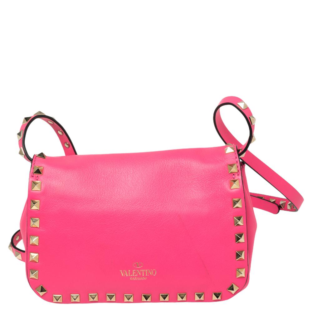 If you are looking for a bag with a blend of modern style and class, this Valentino creation is the answer. Crafted from leather, this neon pink piece comes with a gold-tone chain and a flap with a push-lock to secure the well-sized interior. The