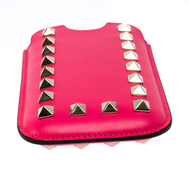 Valentino Neon Pink Leather Rockstud iPhone 5/5S Case In New Condition In Dubai, Al Qouz 2