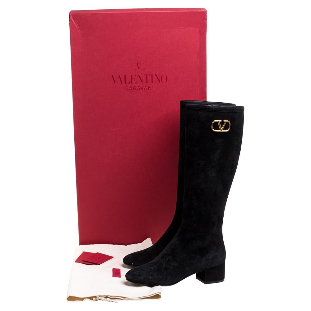 Valentino Nero VLOGO SIGNATURE Boots EU 36 In New Condition In Dubai, Al Qouz 2