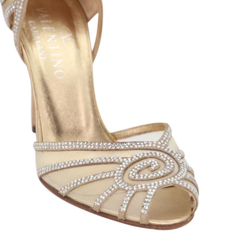 Valentino Net Mesh Diamante Crystals Dorsay Peep-toe Pumps 36 VG-S0917P-0130

A classic Valentino pump in elegant gold leather with a mesh toe, rhinestone details, and a covered 3.75