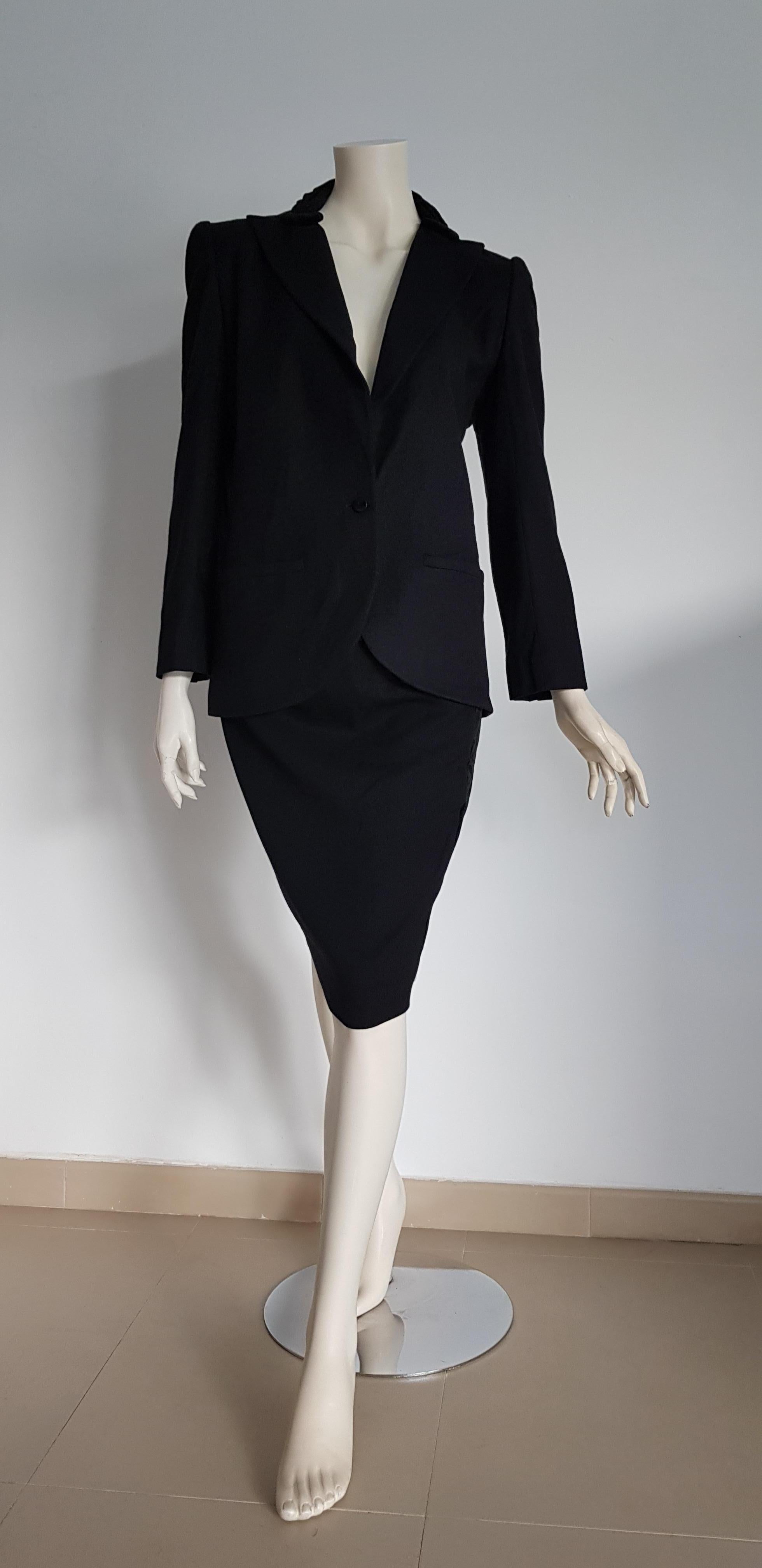 VALENTINO black cashmere embellished collar jacket velvet wool skirt suit - Unworn, New
..
SIZE: equivalent to about Small / Medium, please review approx measurements as follows in cm. 
JACKET: lenght 73, chest underarm to underarm 50, bust
