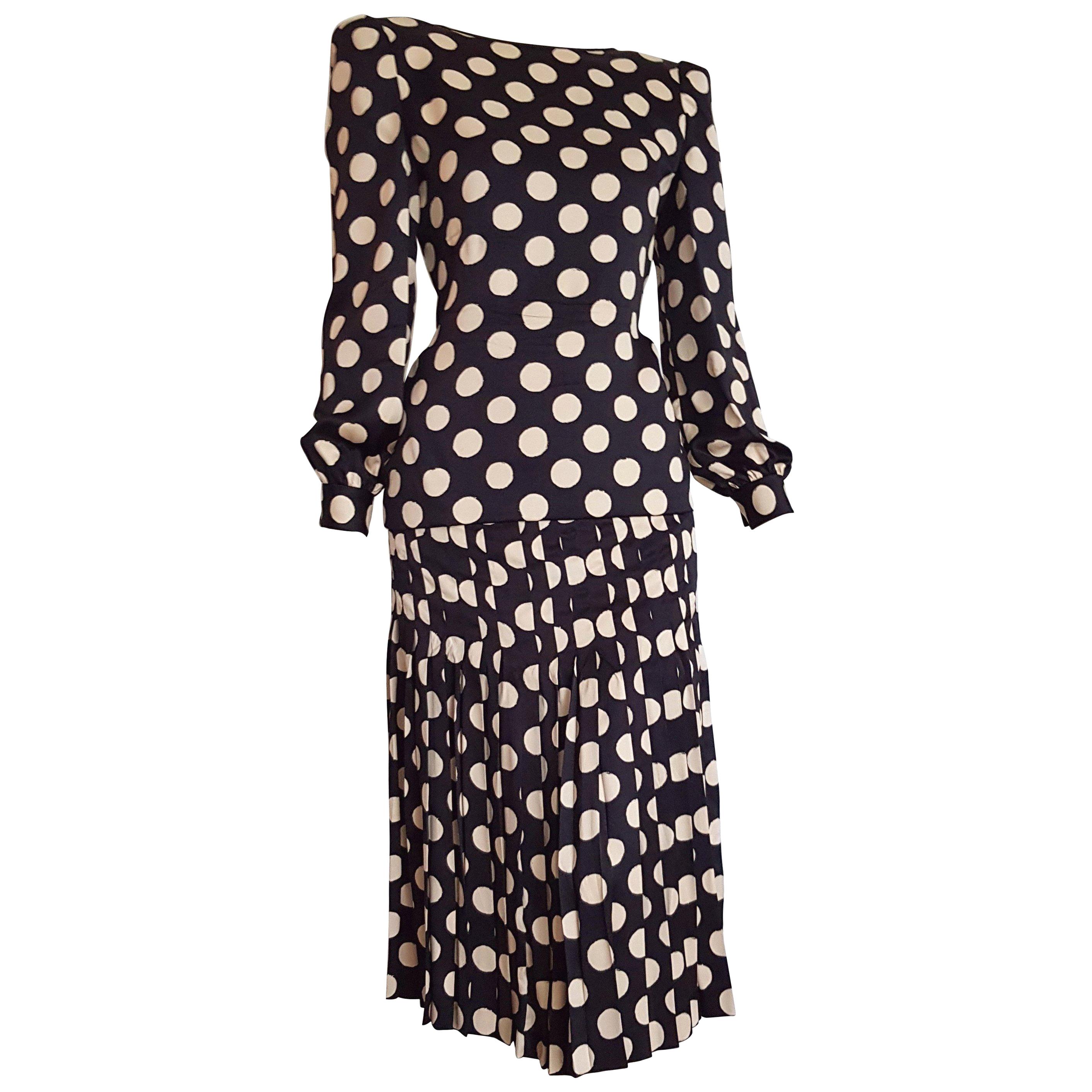 VALENTINO Haute Couture Black silk with white polka dots, Flower on the back, suit skirt - Unworn, New.
..
SIZE: equivalent to about Small / Medium, please review approx measurements as follows in cm. 
JACKET BLOUSE: lenght 60, chest underarm to