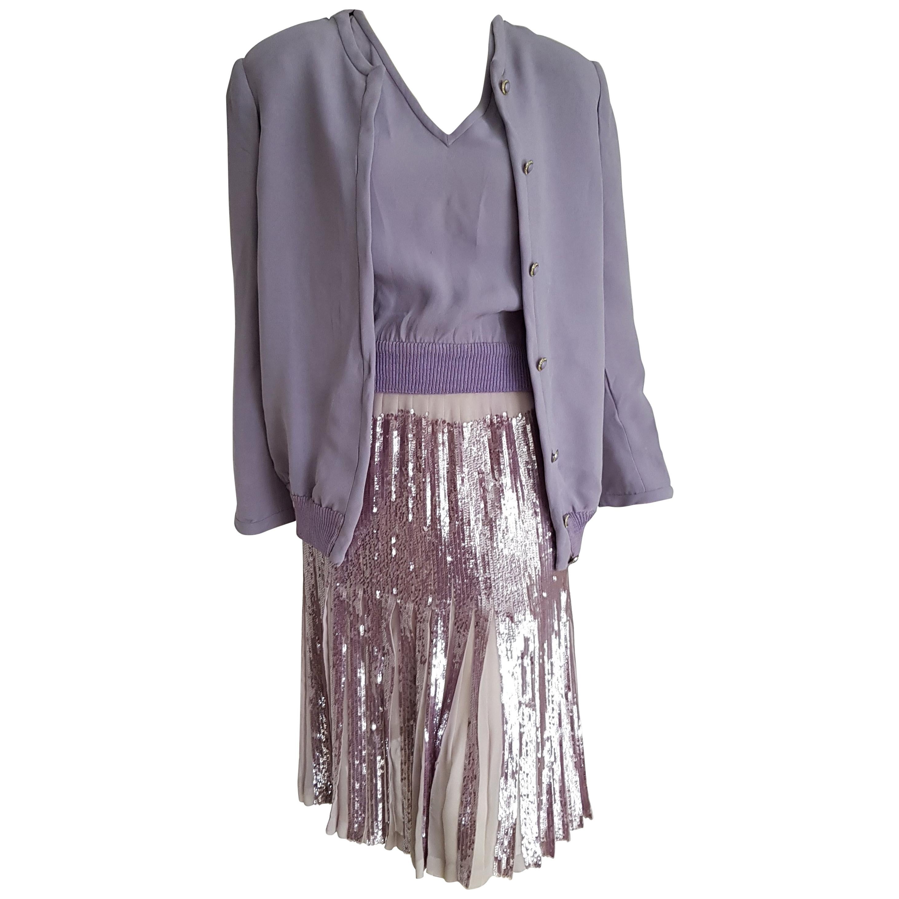 VALENTINO Haute Couture lilac, 3 pcs, top jacket and pleated skirt, with swarovski sequins, Valentino's single piece unique design, silk ensemble - Unworn, New

SIZE: equivalent to about Small / Medium, please review approx measurements as follows