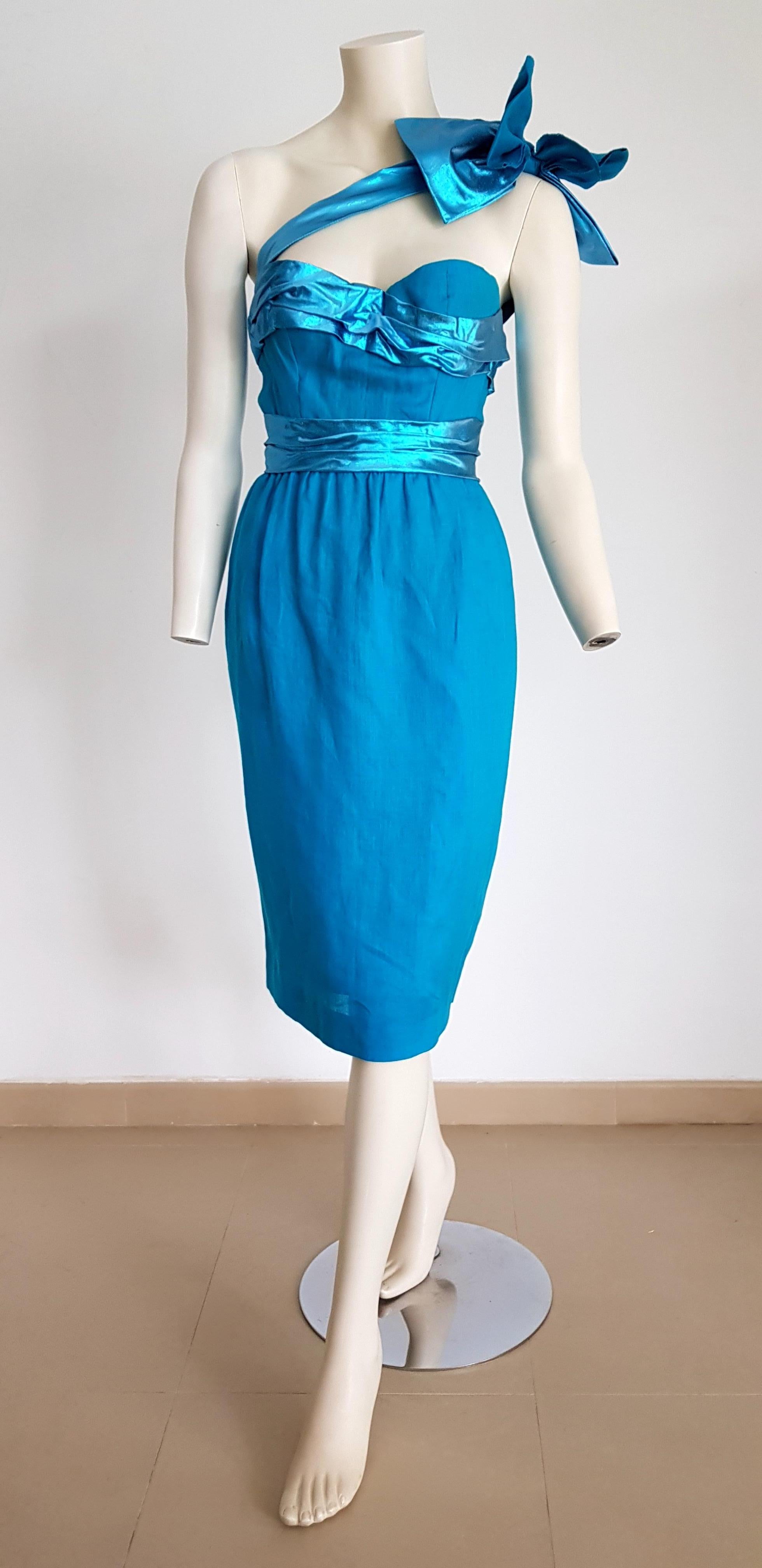 VALENTINO Haute Couture a Shoulder Strap Turquoise Evening Dress - Unworn, New.

SIZE: equivalent to about Small / Medium, please review approx measurements as follows in cm: lenght 104, chest underarm to underarm 50, bust circumference 89, waist