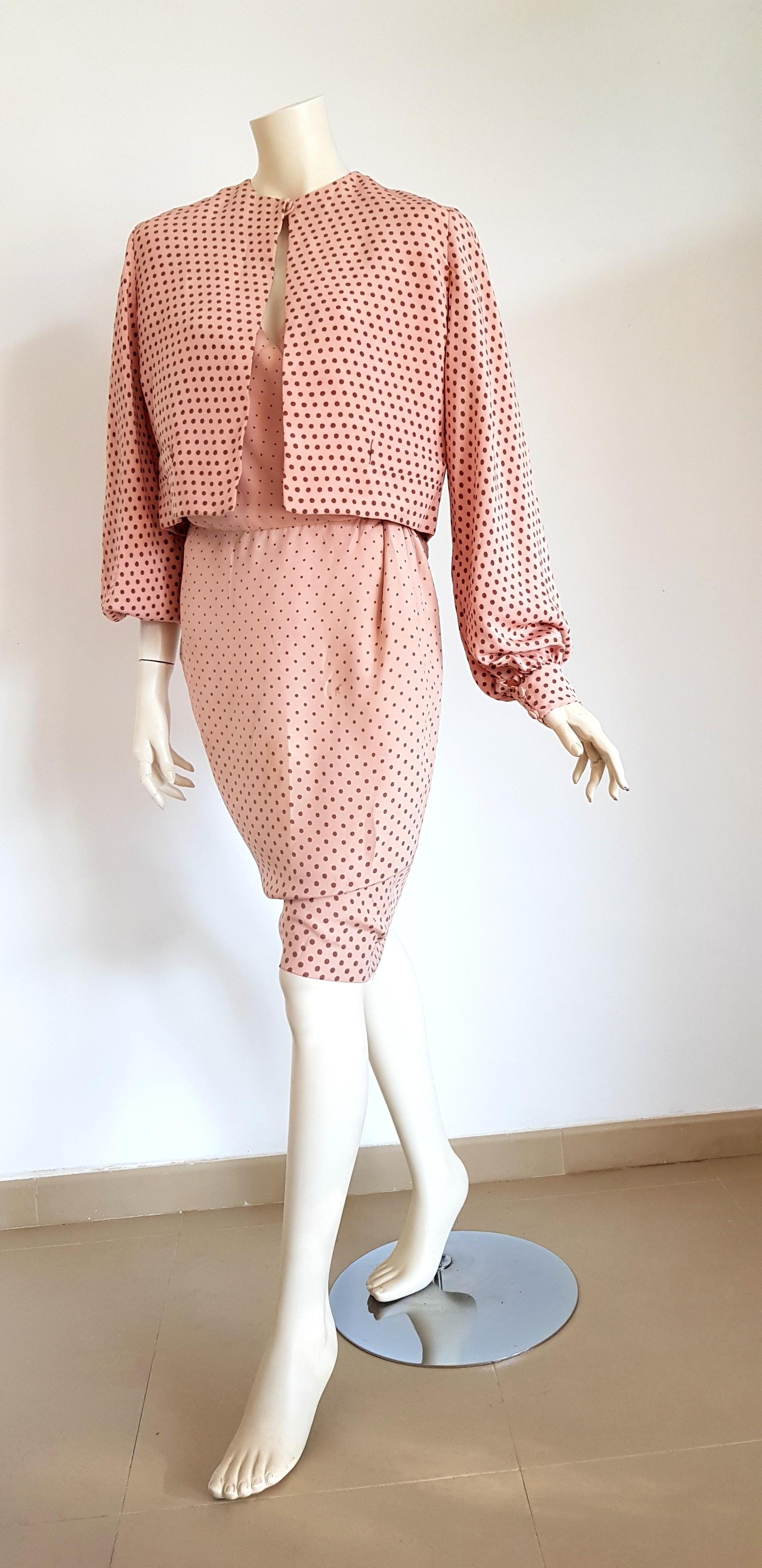 VALENTINO Haute Couture light pink with light brown polka dots, silk jacket and dress - Unworn

SIZE: equivalent to about Small / Medium, please review approx measurements as follows in cm. 
DRESS: lenght 100, chest underarm to underarm 50, bust
