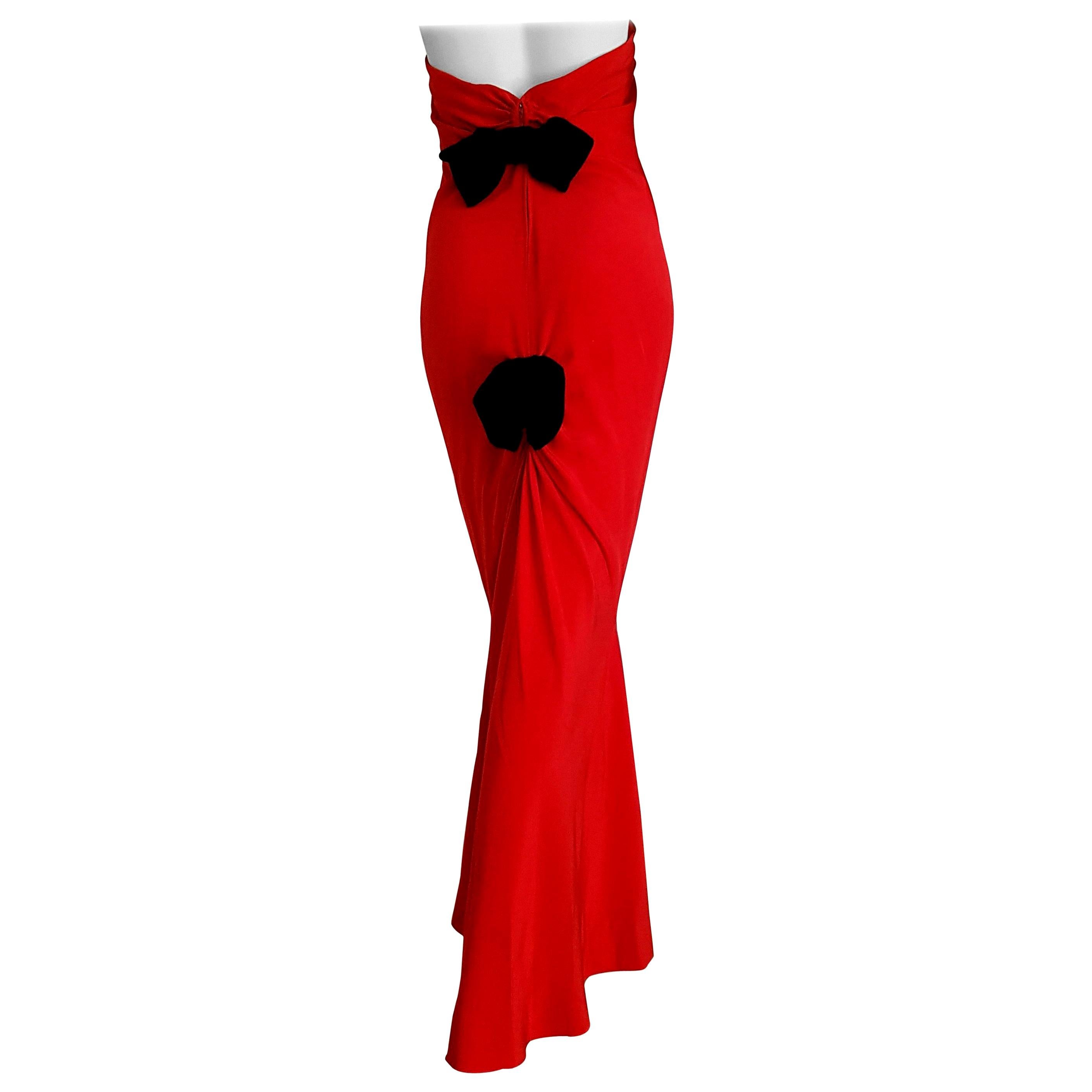 VALENTINO Haute Couture red silk dress with two bows on the back - Unworn, New

SIZE: equivalent to about Small / Medium, please review approx measurements as follows in cm: lenght 122, chest underarm to underarm 48, bust circumference 86, waist