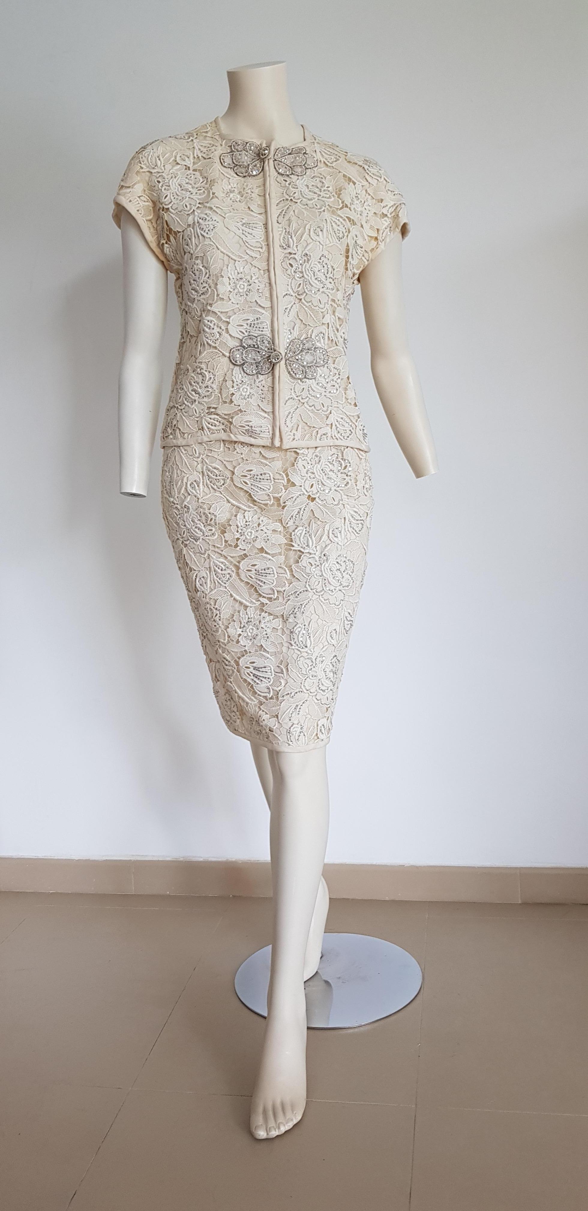VALENTINO Haute Couture swarovski diamonds hand embroidered lace beige silk suit - Unworn. It is made entirely by hand and embroidered with silver thread. It is the only fabric so embroidered by Valentino.

SIZE: equivalent to about Small / Medium,