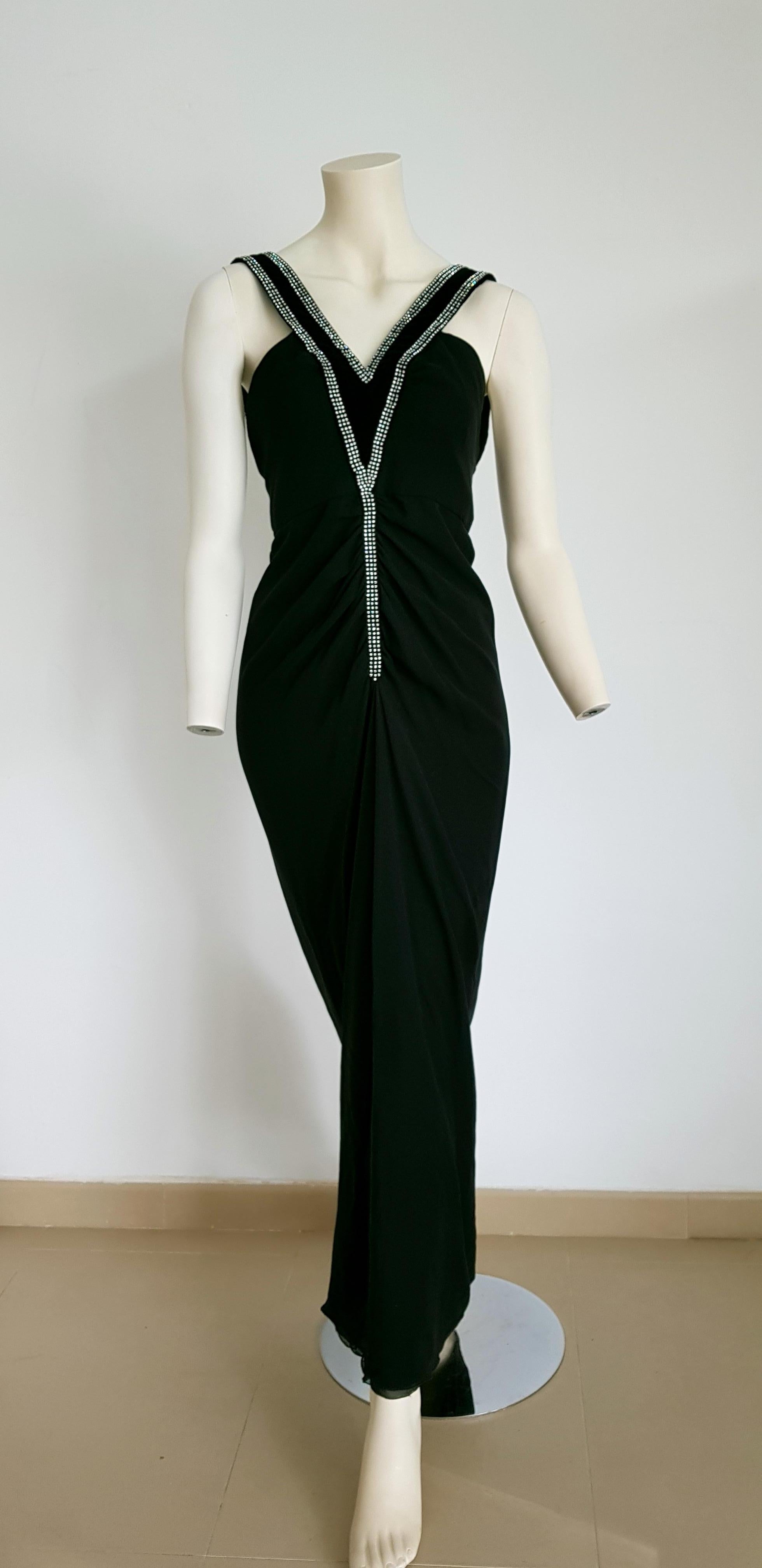 VALENTINO Haute Couture swarovski diamonds on black velvet straps with V shape, silk gown - Unworn, New

SIZE: equivalent to about Small / Medium, please review approx measurements as follows in cm: lenght 145, chest underarm to underarm 48, bust
