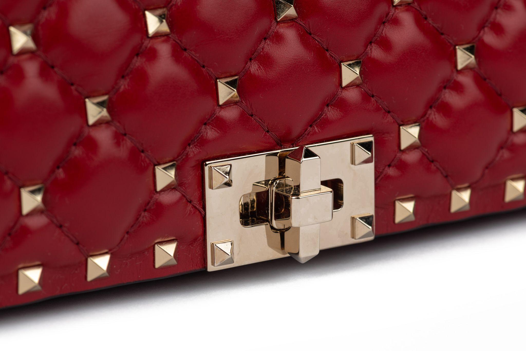 Valentino New Red Rockstud Shoulder Bag In New Condition For Sale In West Hollywood, CA