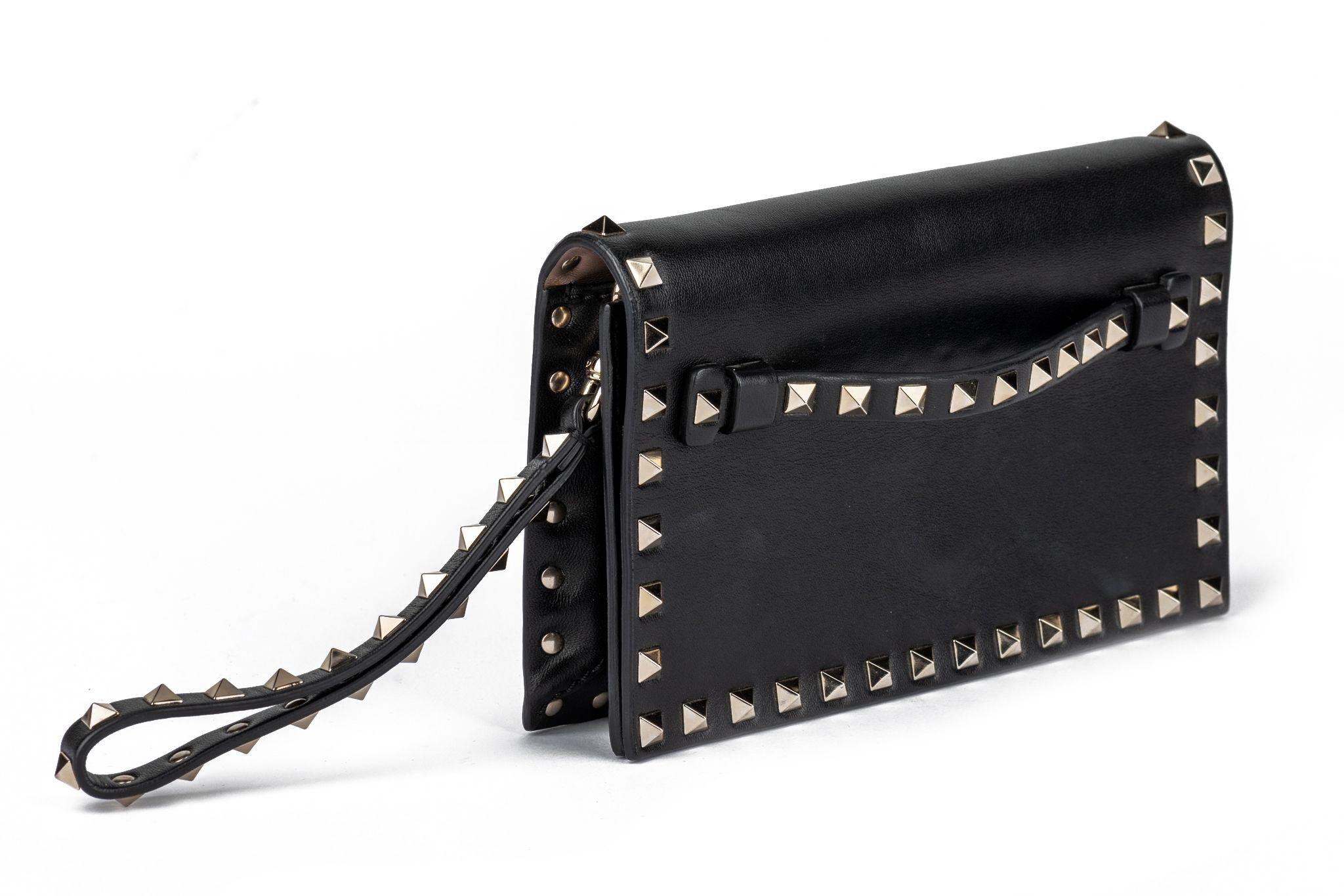 Valentino black leather rockstud 2 way clutch, with booklet and original dust cover. Brand new in unused condition.