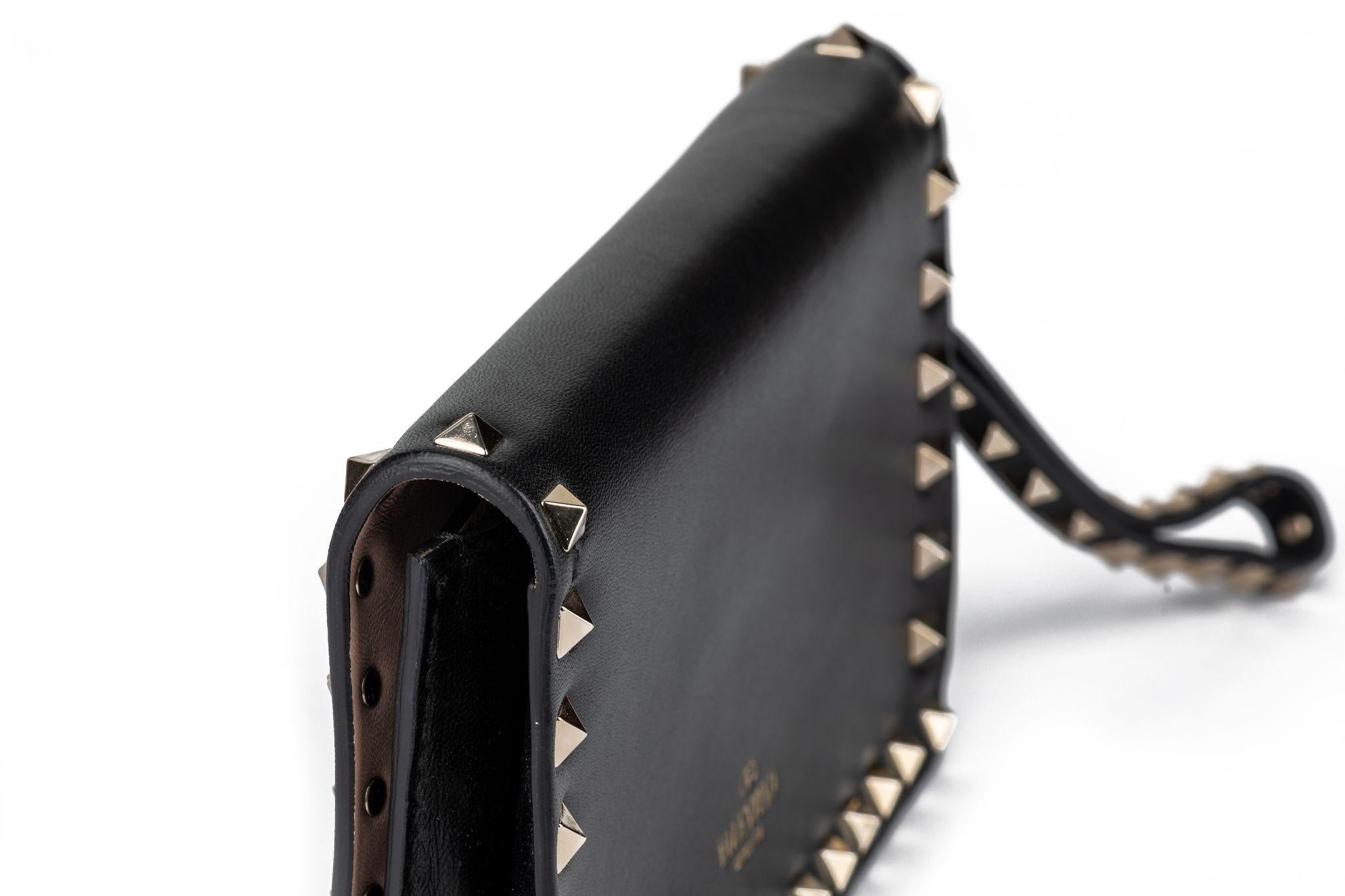 Valentino New Rockstud Black Clutch  In New Condition For Sale In West Hollywood, CA