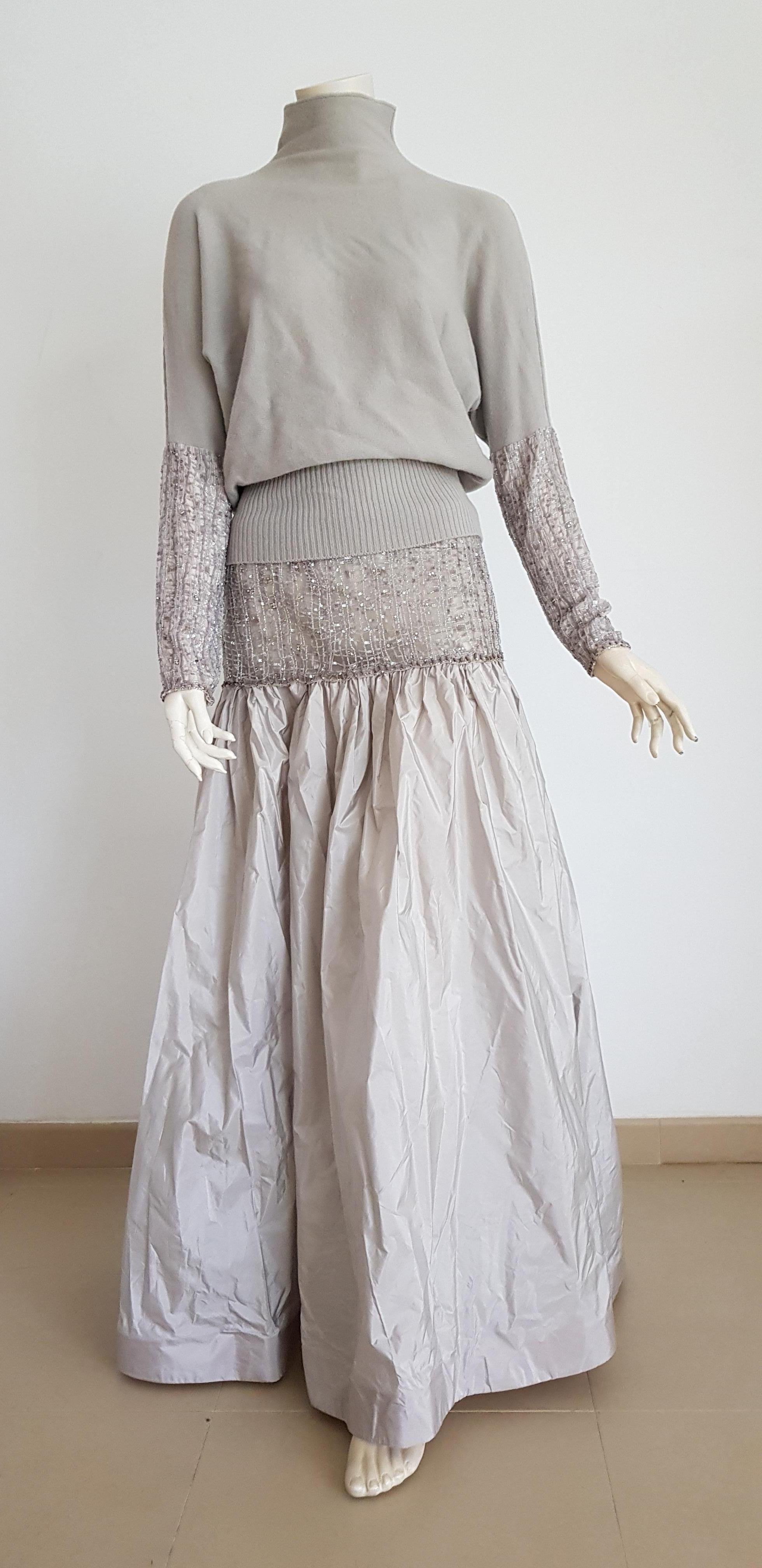 VALENTINO swarovsky diamonds set, top sweater and skirt with embroidery swarovski beads, in cashmere and silk, elegant grey dress - Unworn, New with tags.
..
SIZE: equivalent to about Small / Medium, please review approx measurements as follows in