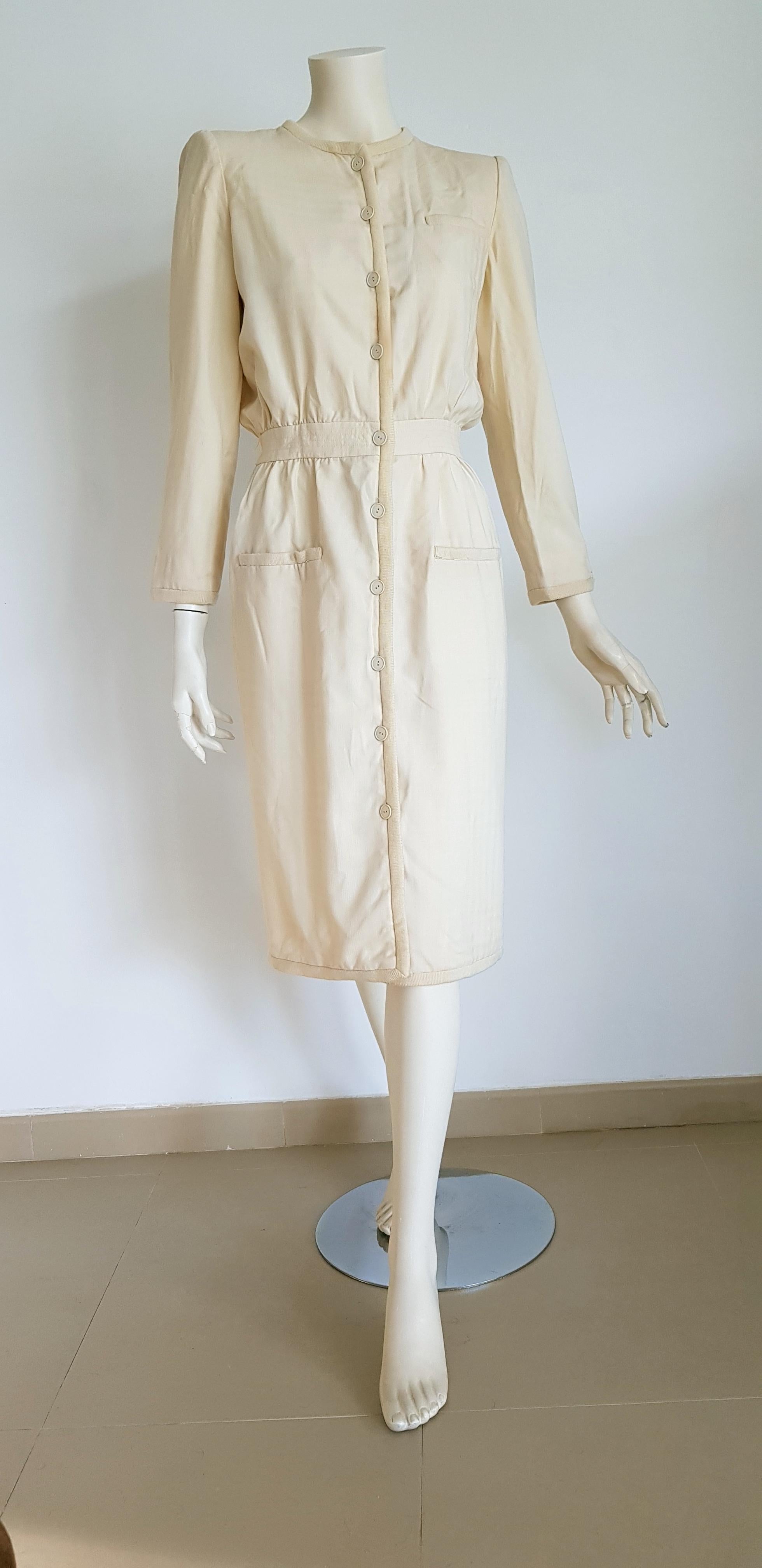 VALENTINO white cream silk and wool dress silk lined with buttons - Unworn

SIZE: equivalent to about Small / Medium, please review approx measurements as follows in cm: lenght 110, chest underarm to underarm 50, bust circumference 92, shoulder from
