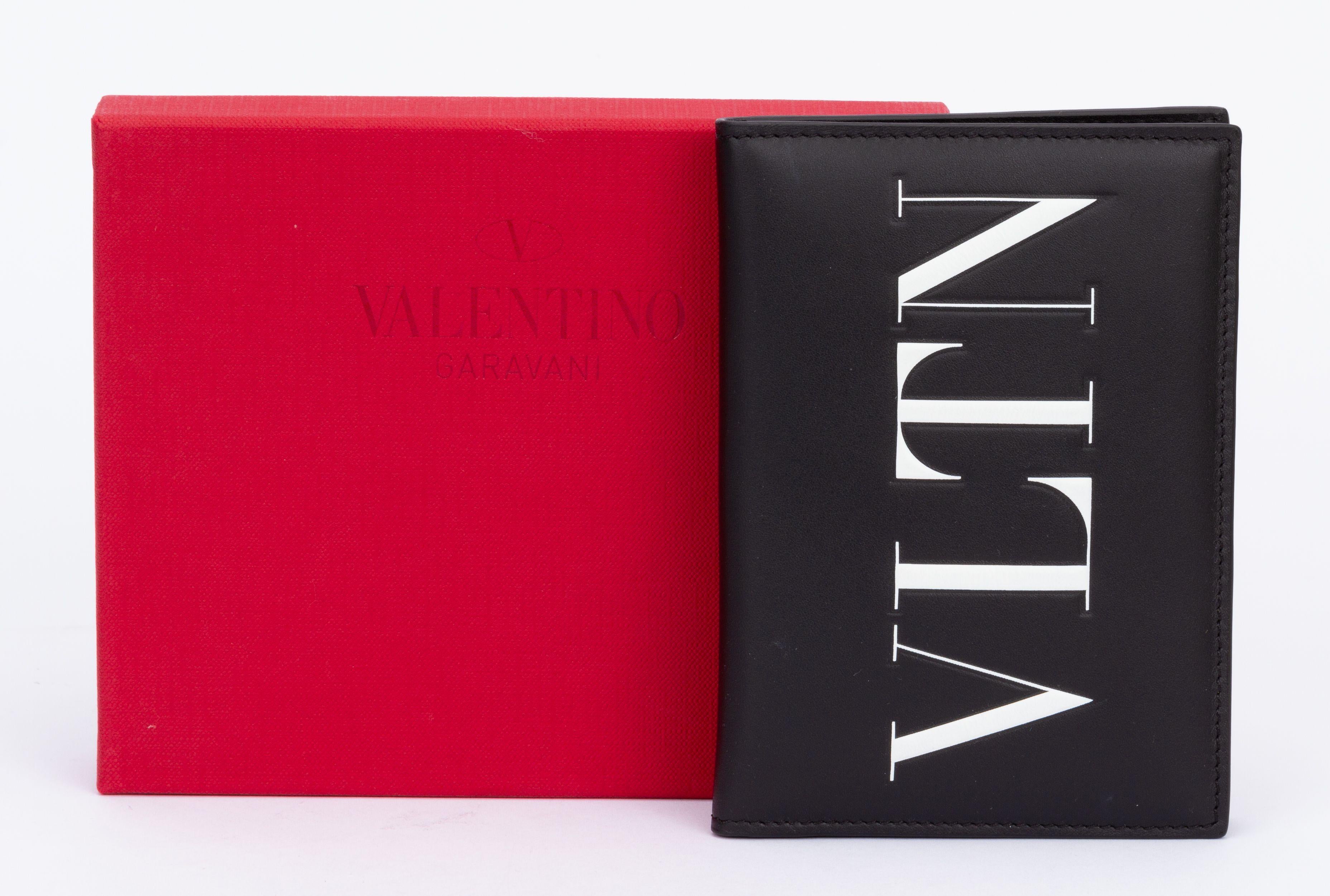 Women's or Men's Valentino NIB Passport Cover Black White For Sale