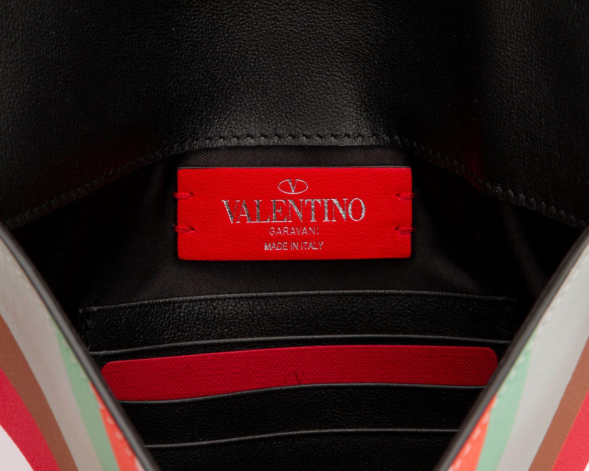 Valentino Pochette da polso con borchie Rock NIB In condizioni ottime in vendita a West Hollywood, CA
