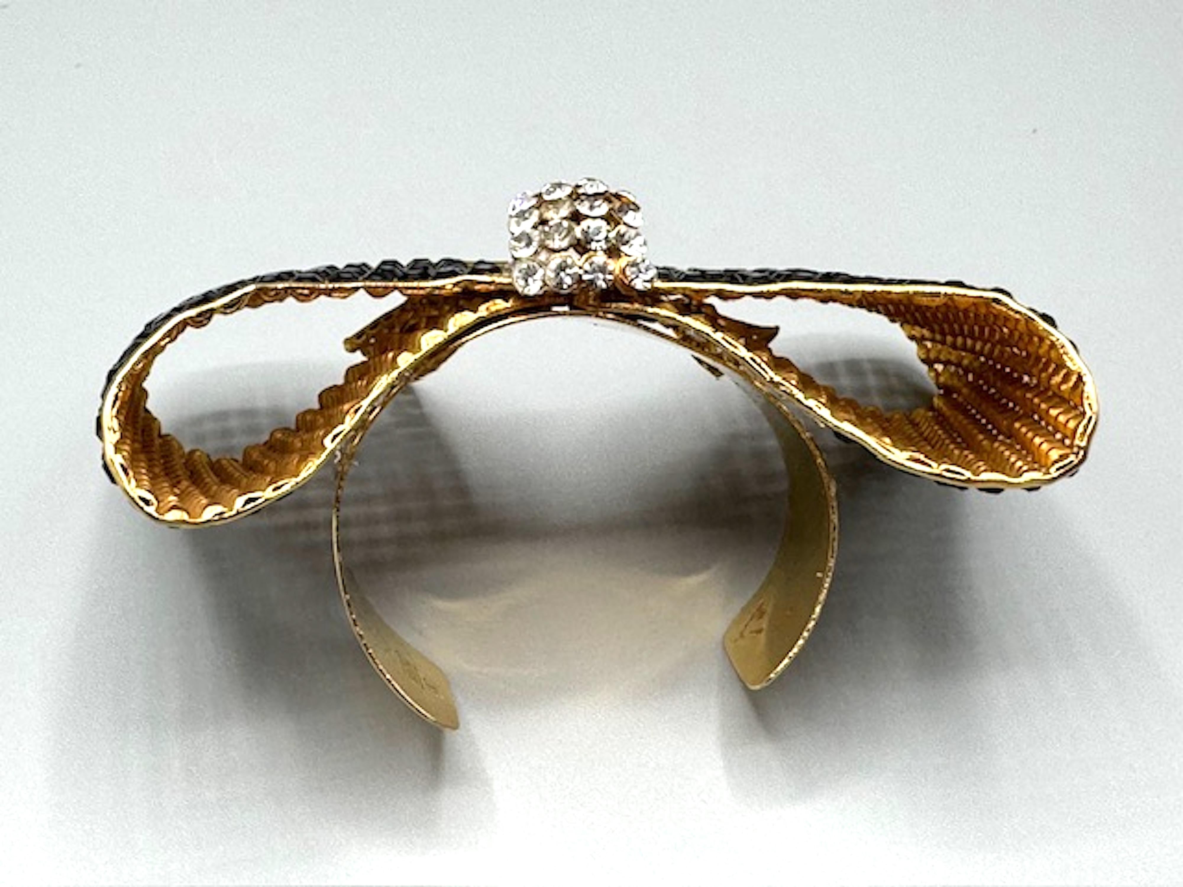Valentino Night 1980s Bracciale grande con fiocco in oro, nero e strass trasparenti 6