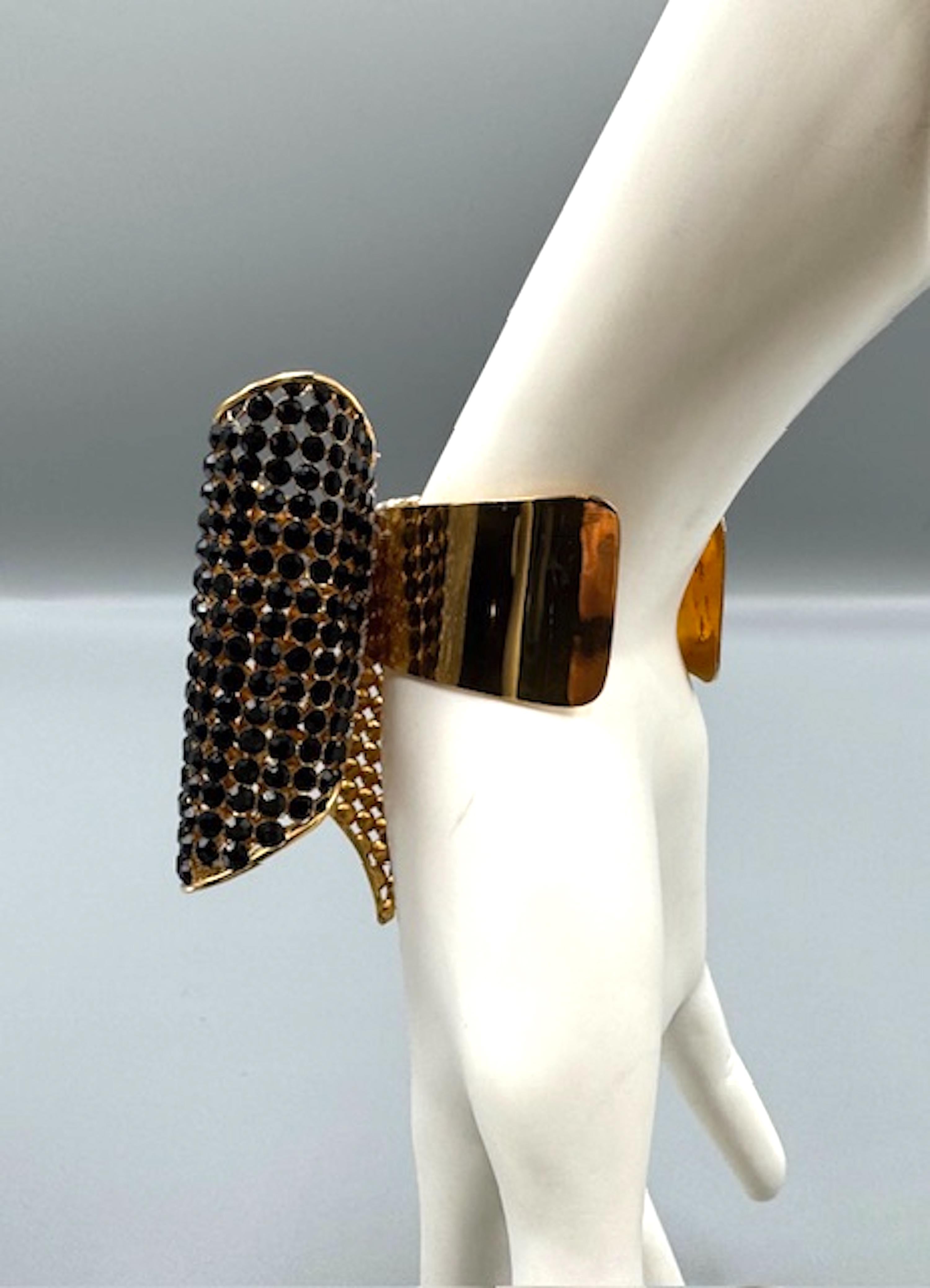Valentino Night 1980s Bracciale grande con fiocco in oro, nero e strass trasparenti 13
