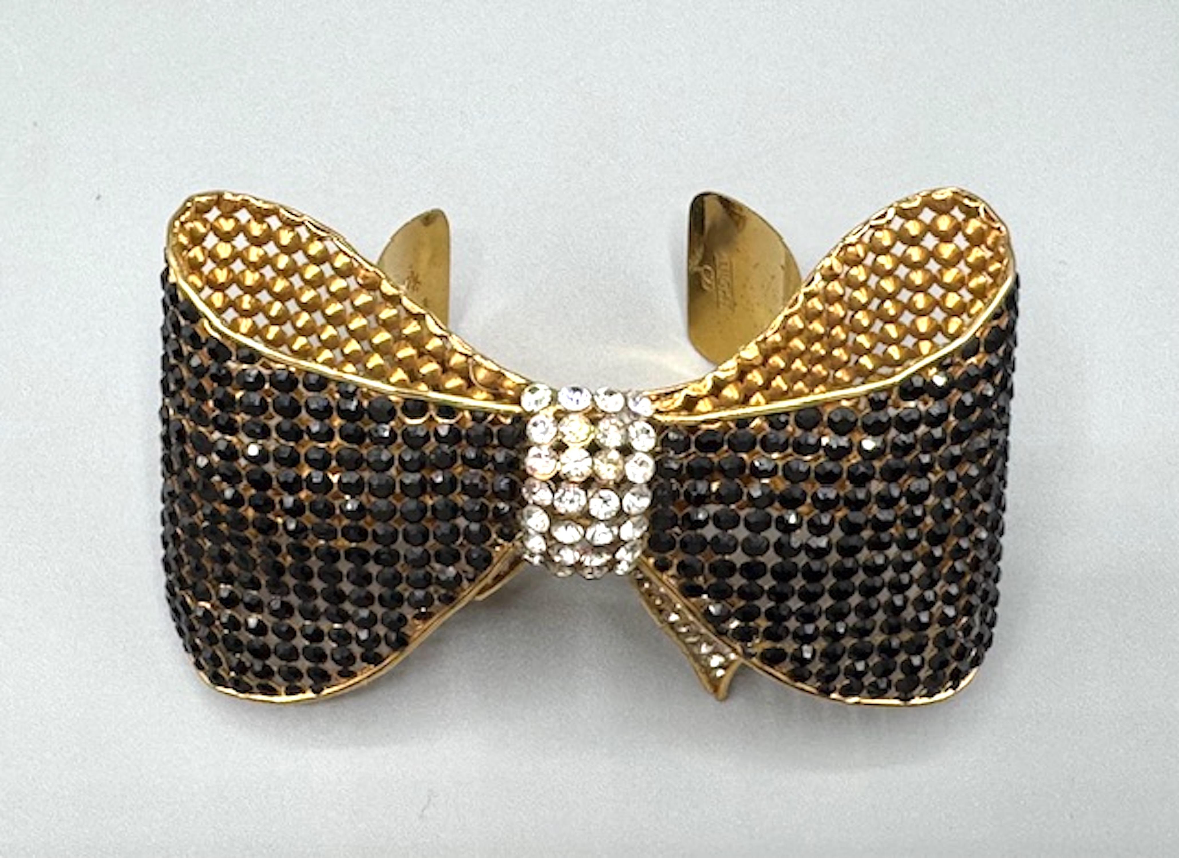 Valentino Night 1980s Bracciale grande con fiocco in oro, nero e strass trasparenti 1