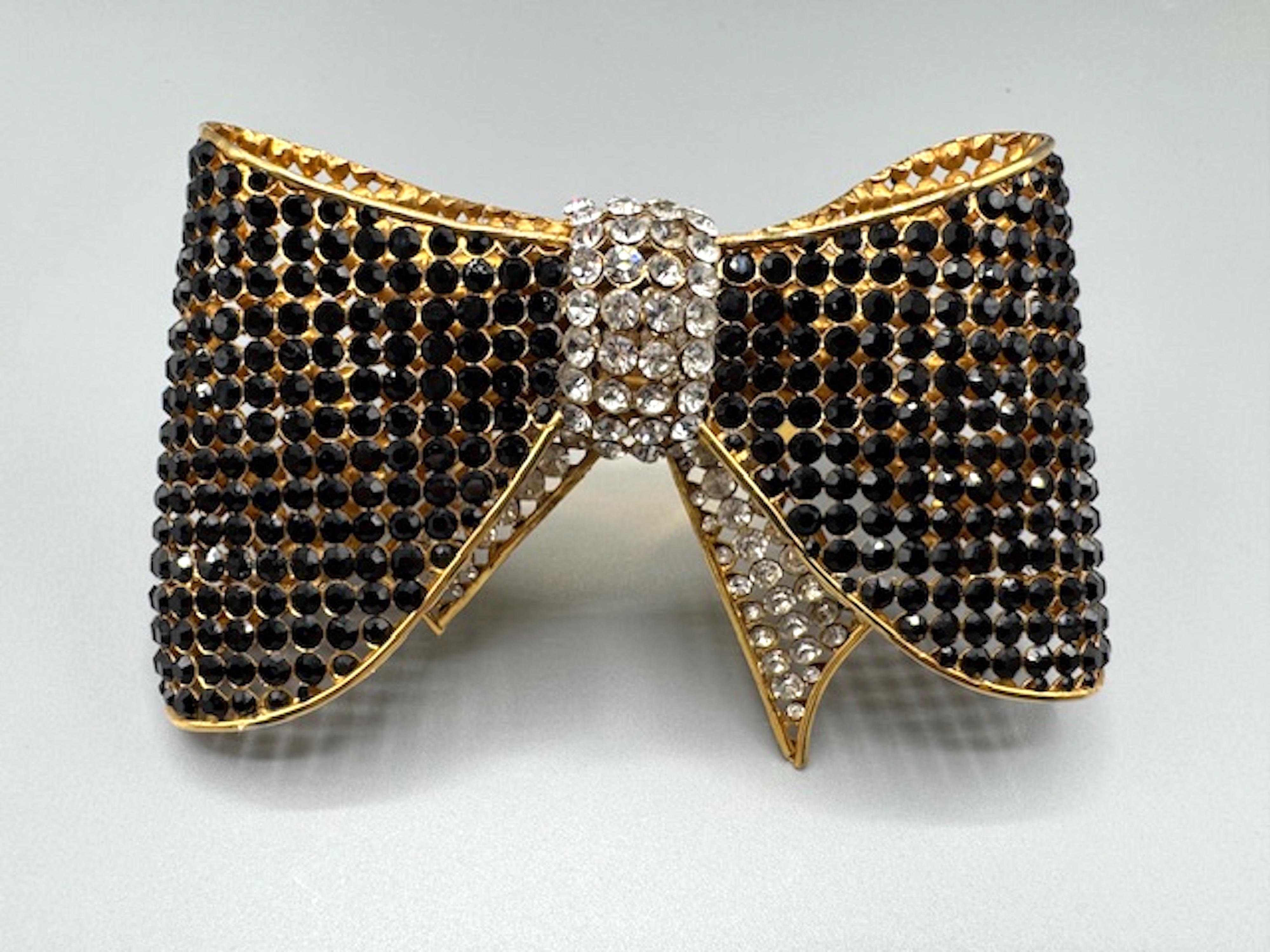Valentino Night 1980s Bracciale grande con fiocco in oro, nero e strass trasparenti 2