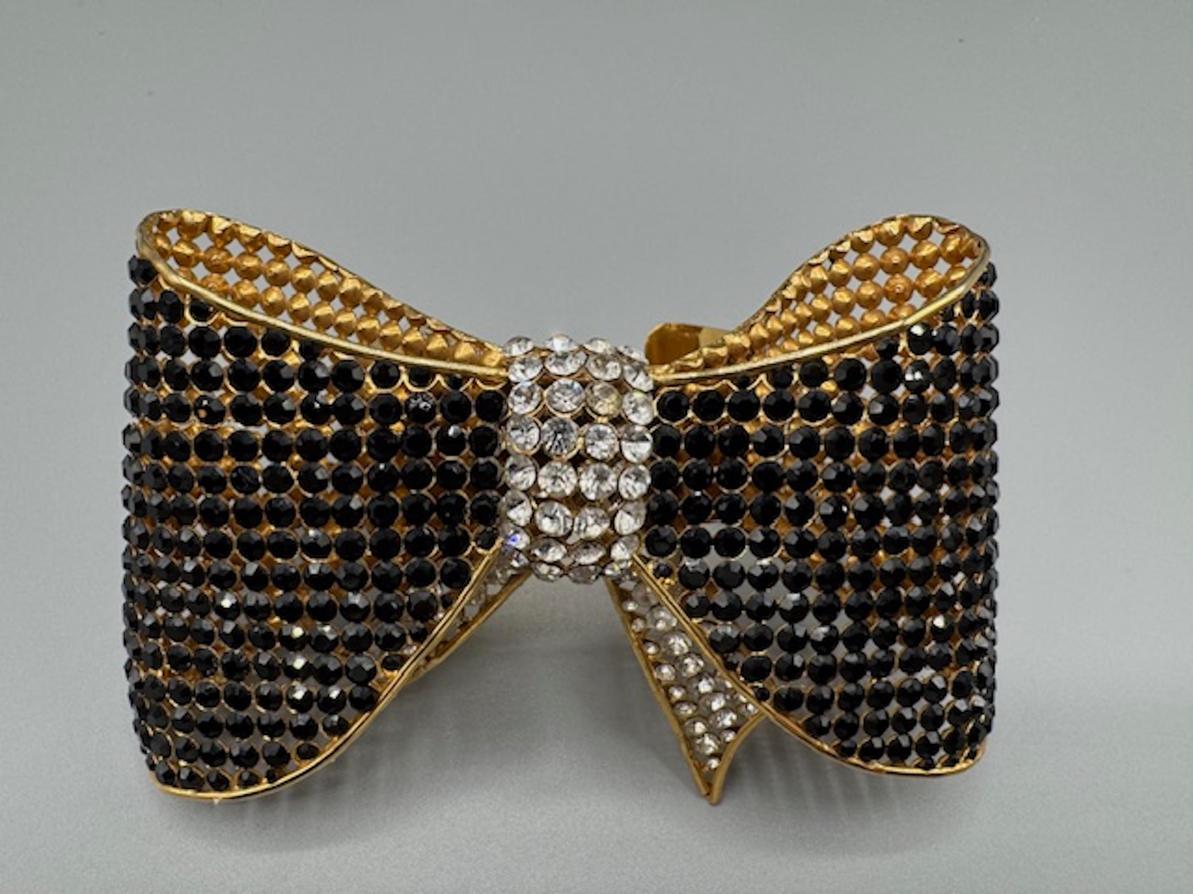 Valentino Night 1980s Bracciale grande con fiocco in oro, nero e strass trasparenti 3