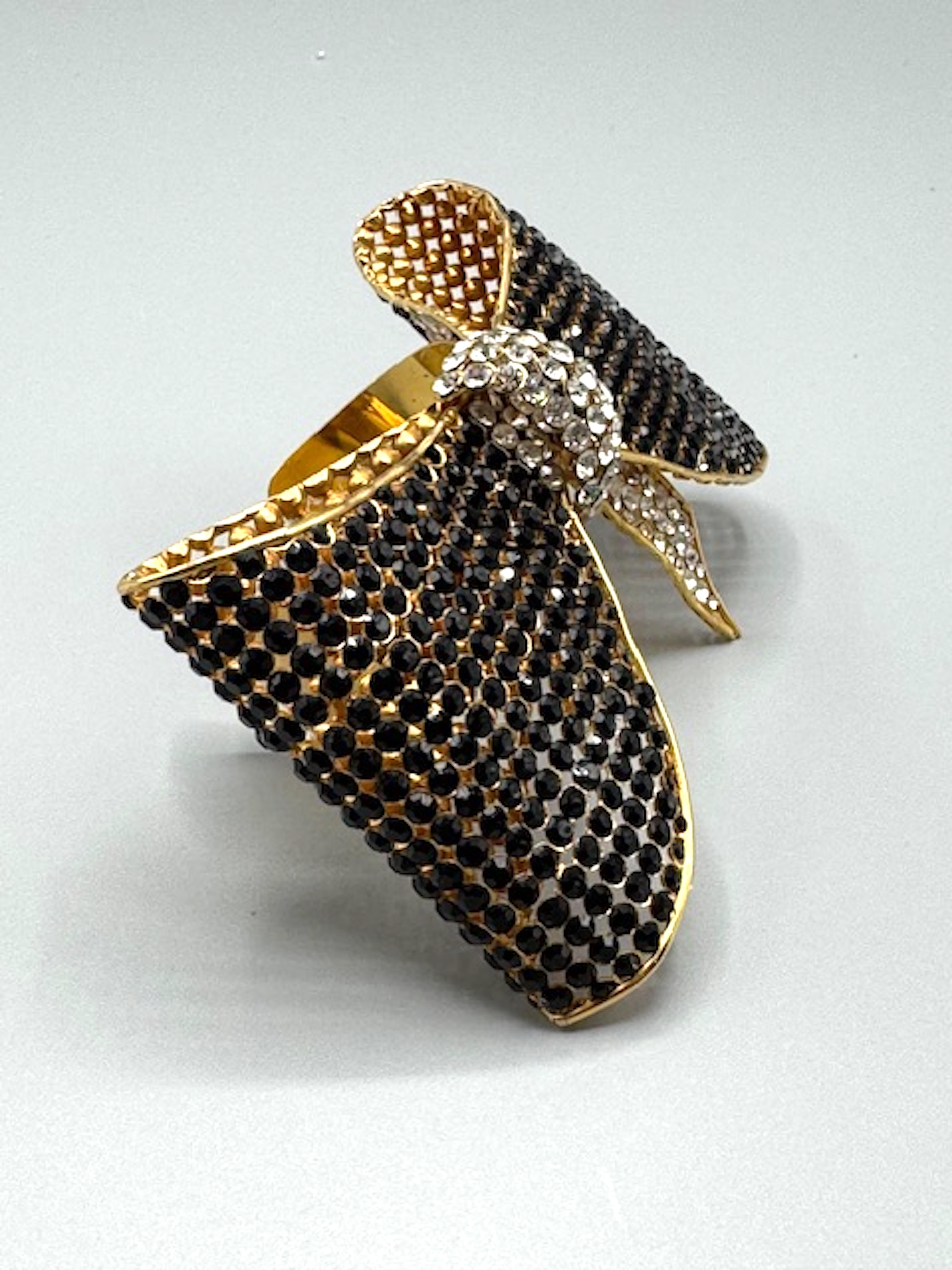 Valentino Night 1980s Bracciale grande con fiocco in oro, nero e strass trasparenti 5