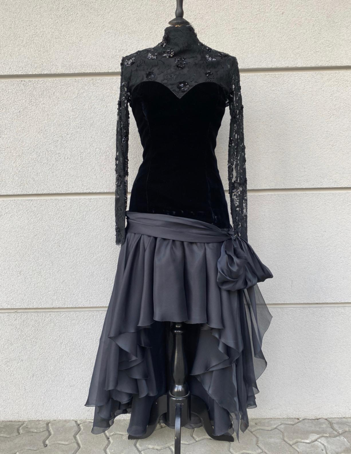 Valentino Night lace, velvet and silk black Gown For Sale 3