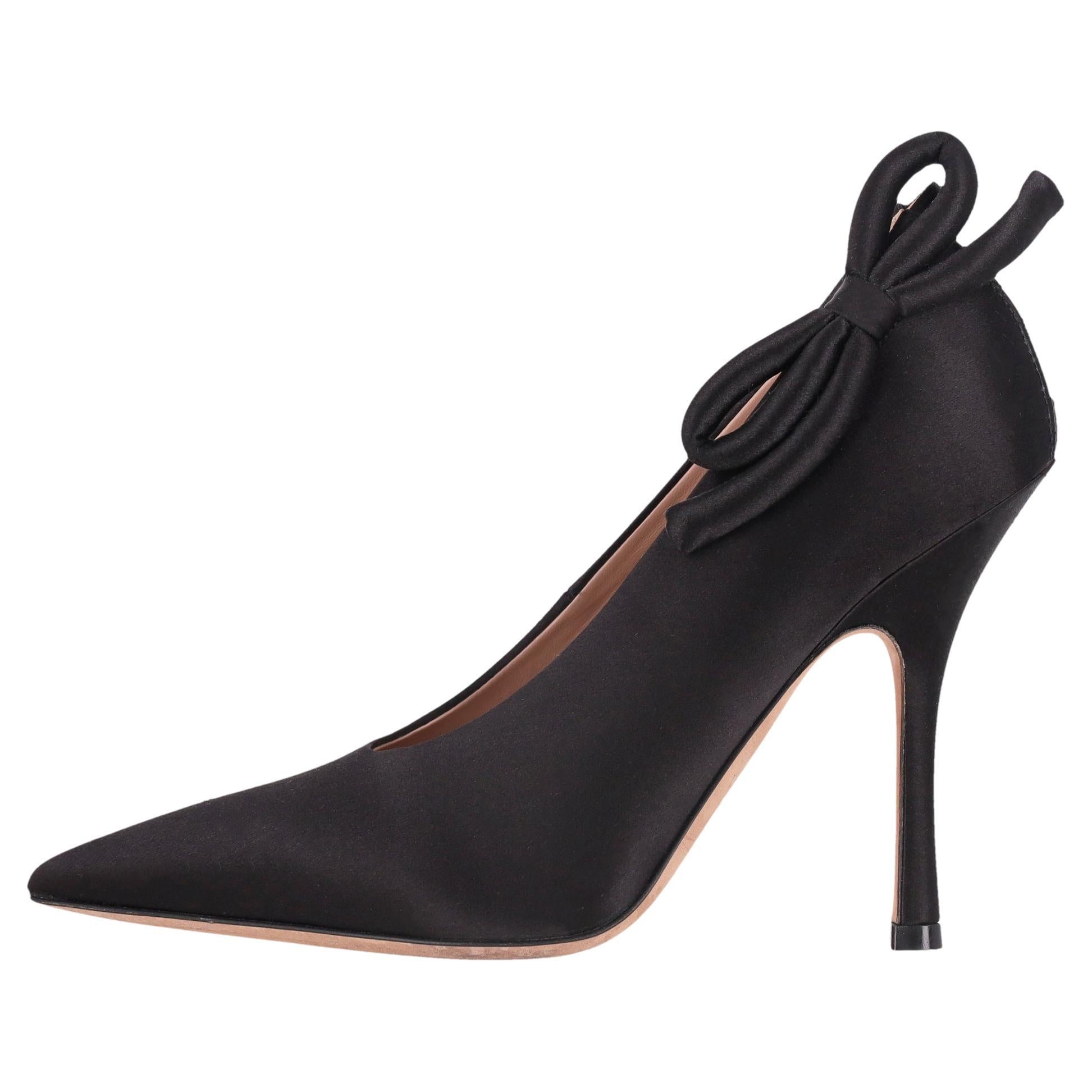 Valentino - Escarpins en satin ornés d'un nœud en forme d'étoile en vente