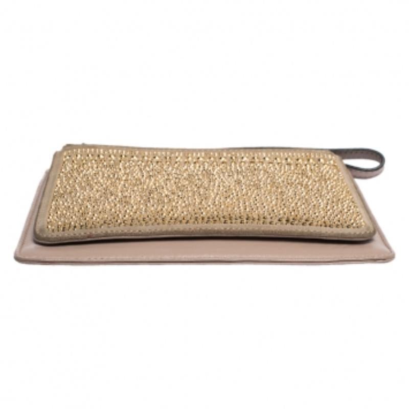 Valentino Nude Beige/Gold Leather and Suede Studded Wristlet Pouch Marrón en venta