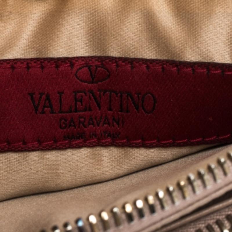 De las mujeres Valentino Nude Beige/Gold Leather and Suede Studded Wristlet Pouch en venta