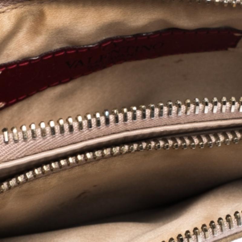 Valentino Nude Beige/Gold Leather and Suede Studded Wristlet Pouch en venta 1