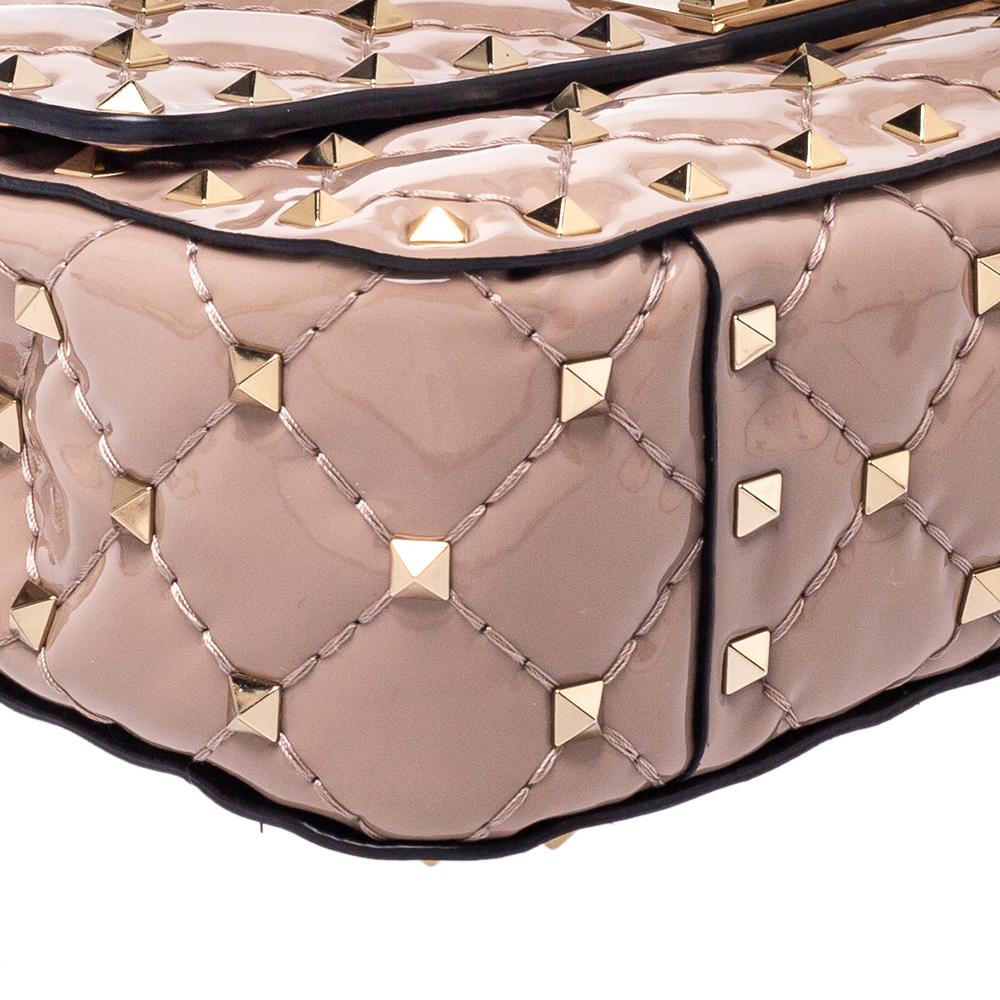 Valentino Nude Beige Patent Leather Rockstud Spike Top Handle Bag In Good Condition In Dubai, Al Qouz 2