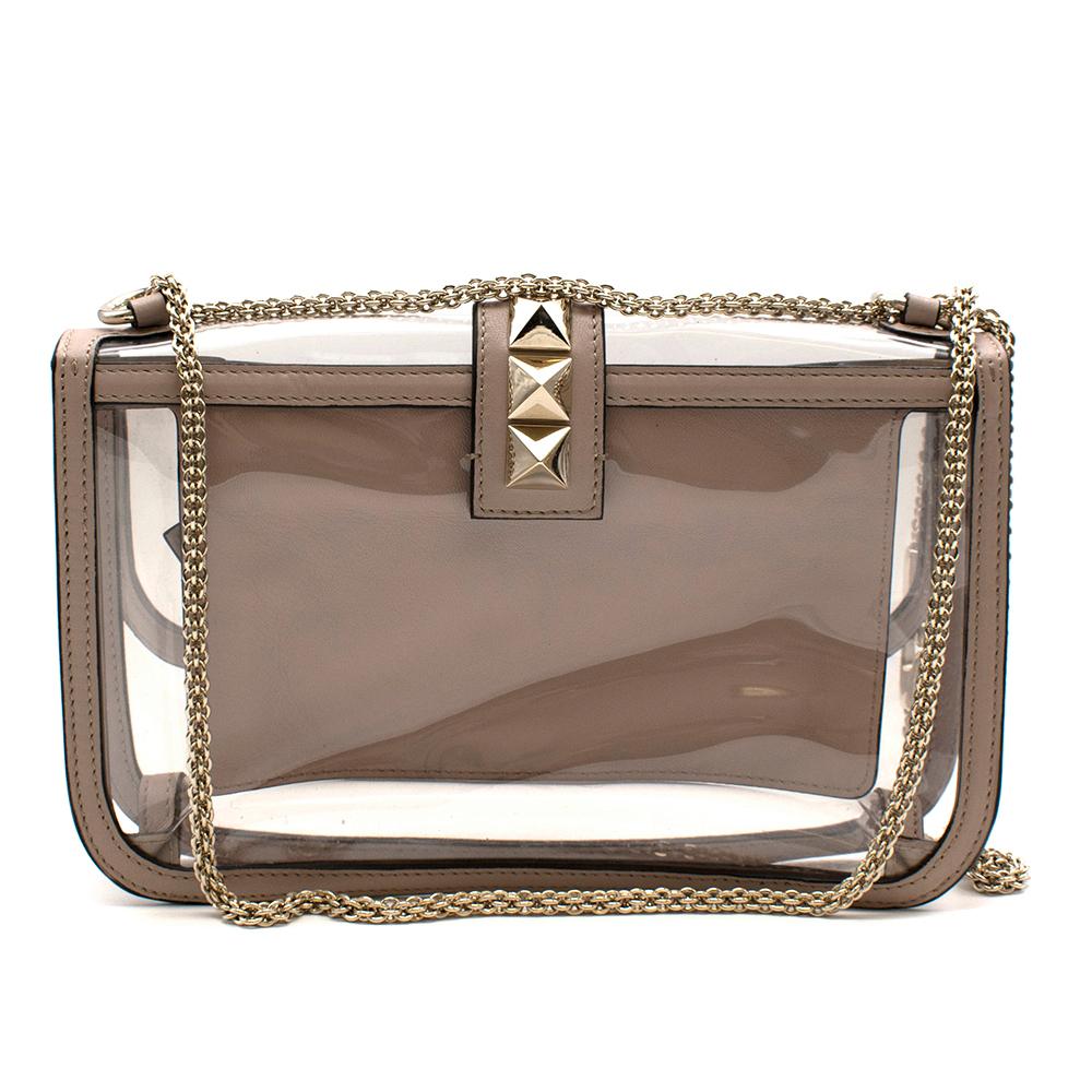 Valentino Nude Leder PVC Glam Lock Rockstudd Umhängetasche

 - Kleines Naked Glam Lock Rockstud Flap Poudre
 - Hautfarbener Lederbesatz 
 - Hautfarbene Innentasche mit Reißverschluss
 - Hauptteil aus PVC 
 - Mittelrand mit goldenen Rockstuds 
 -