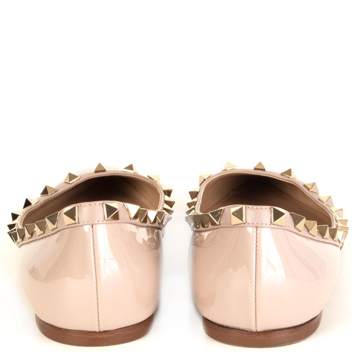 VALENTINO Nude Lackleder Rockstud Pointed Toe Flats Schuhe 38.5 im Zustand „Hervorragend“ in Zürich, CH
