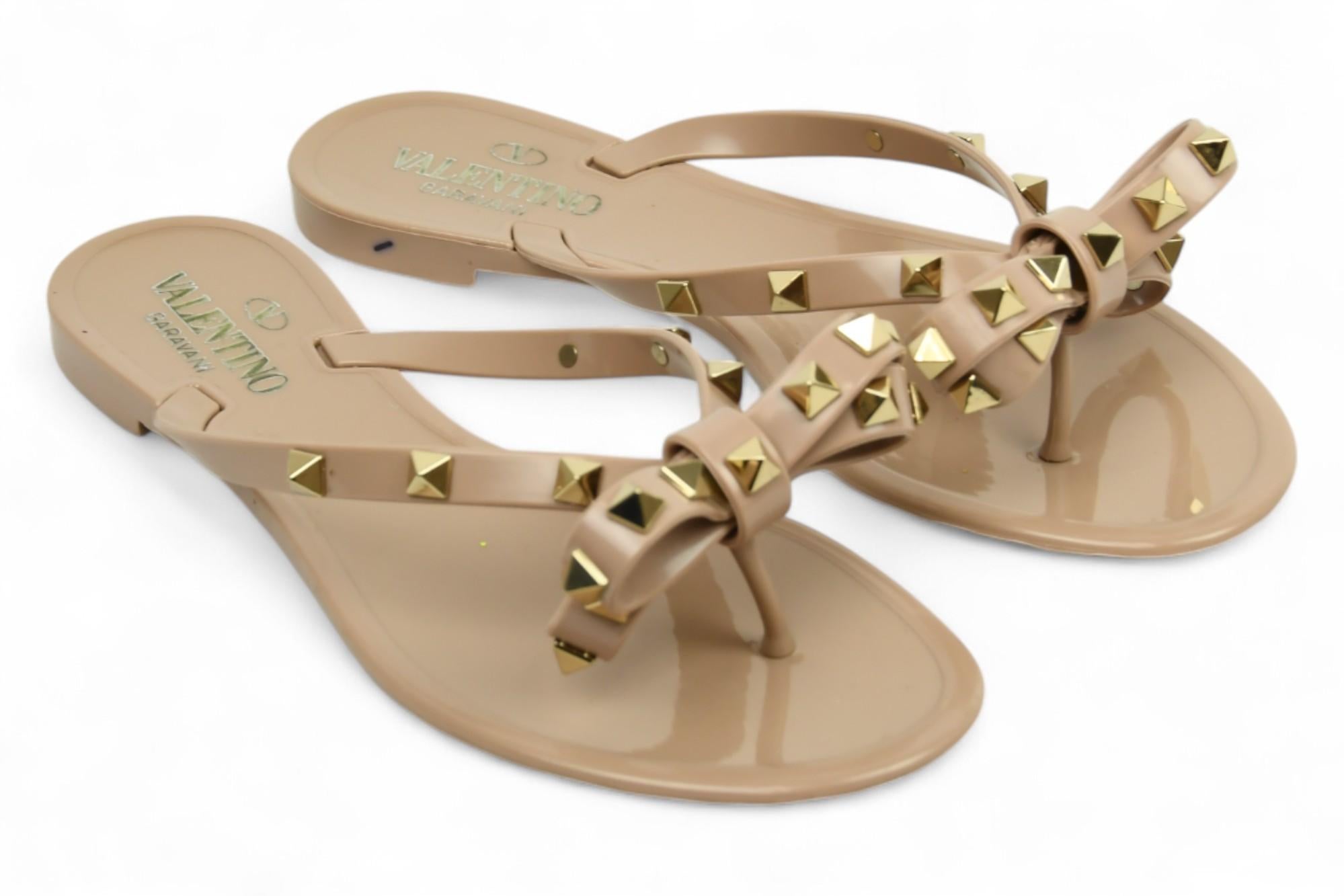 Beige Valentino Sandali con fiocco Rockstud nude  Taglia 6 US in vendita