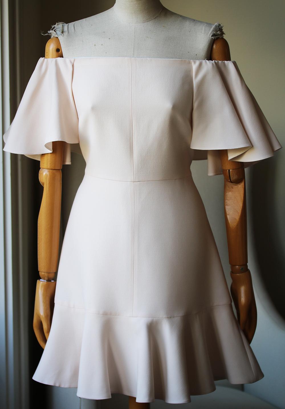 Valentino's dress has loose, ruffled sleeves that have a flattering effect on the shoulders. Cut from the brand's 'crepe couture' fabric made from a blend of silk and wool, this thigh-skimming style cinches you in at the waist and is lined in silk.