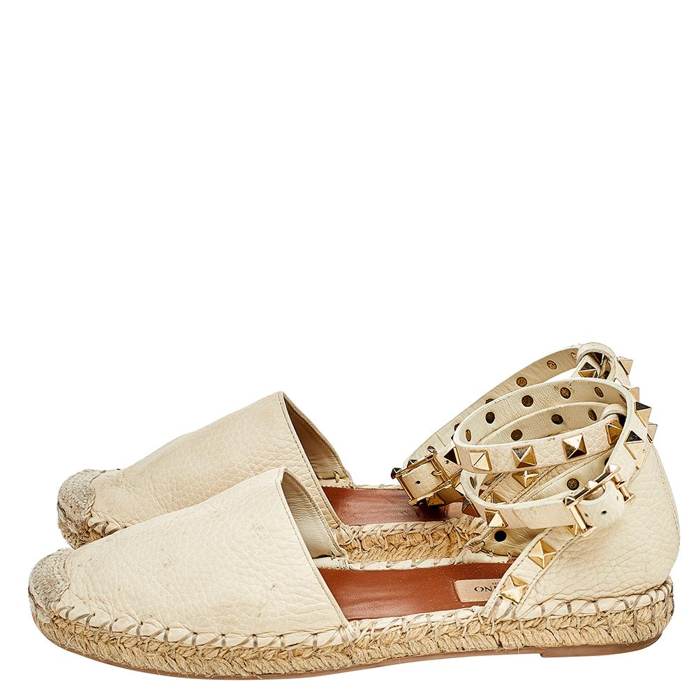 These off-white espadrille sandals from Valentino are so chic, they can be your next prized possession! They are crafted from leather and styled with the signature gold-tone Rockstuds detailed on the ankle straps. Comfortable insoles and rubber