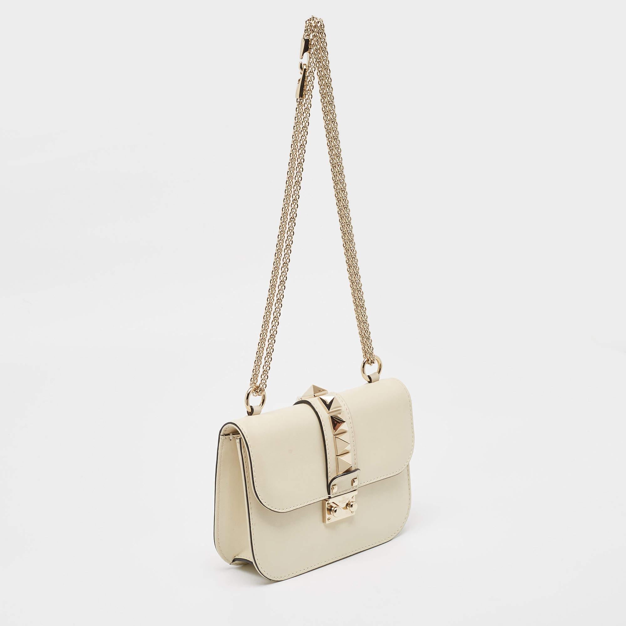 Valentino Off White Leather Small Rockstud Glam Lock Flap Bag In Good Condition For Sale In Dubai, Al Qouz 2