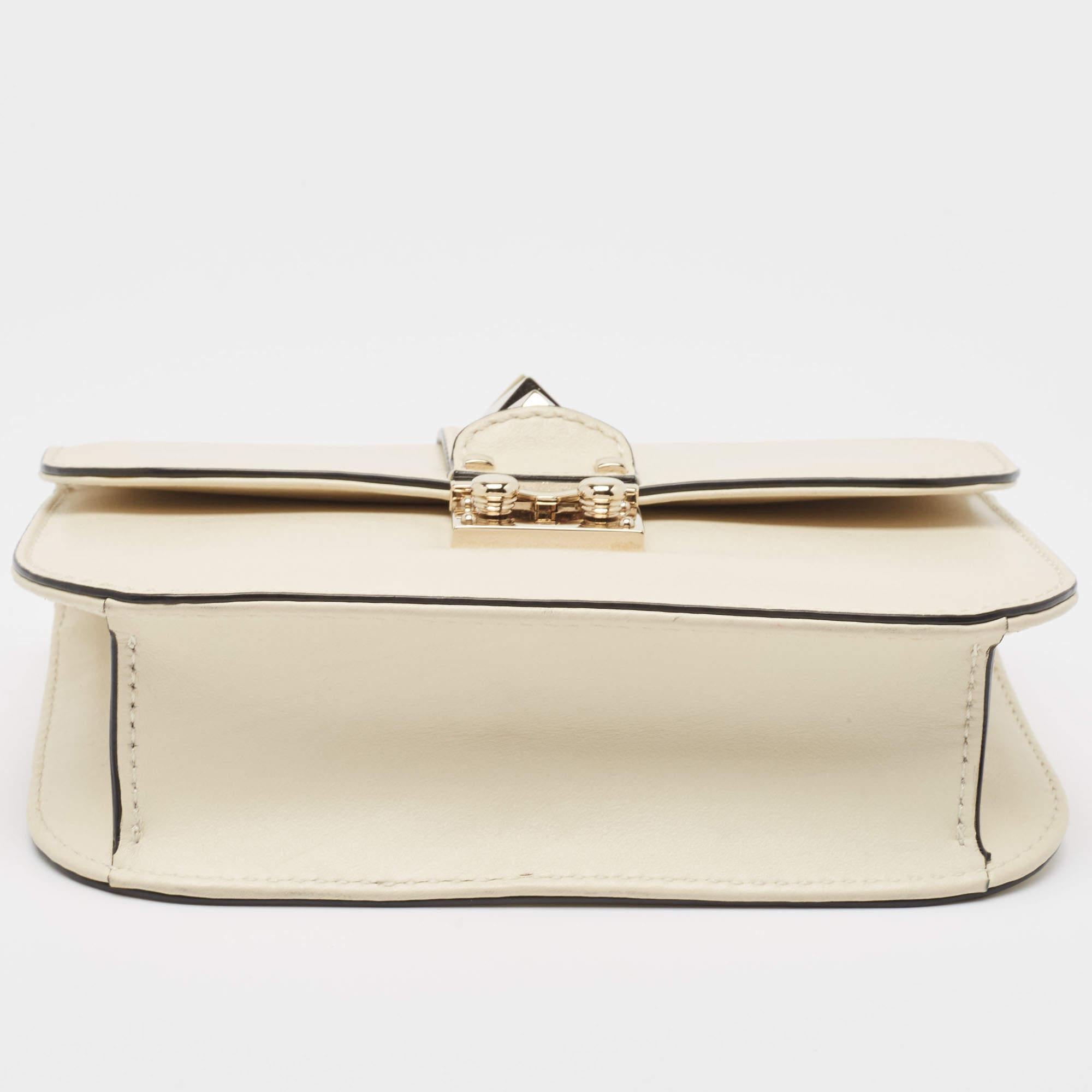 Valentino Off White Leather Small Rockstud Glam Lock Flap Bag In Good Condition For Sale In Dubai, Al Qouz 2