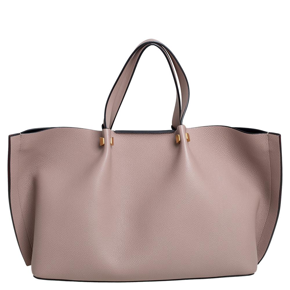 The search for a perfect tote ends with this pink one from Valentino! It comes crafted from leather and features dual top handles. It has been styled with the signature gold-tone V logo and an attached chain-link accent and opens to a spacious