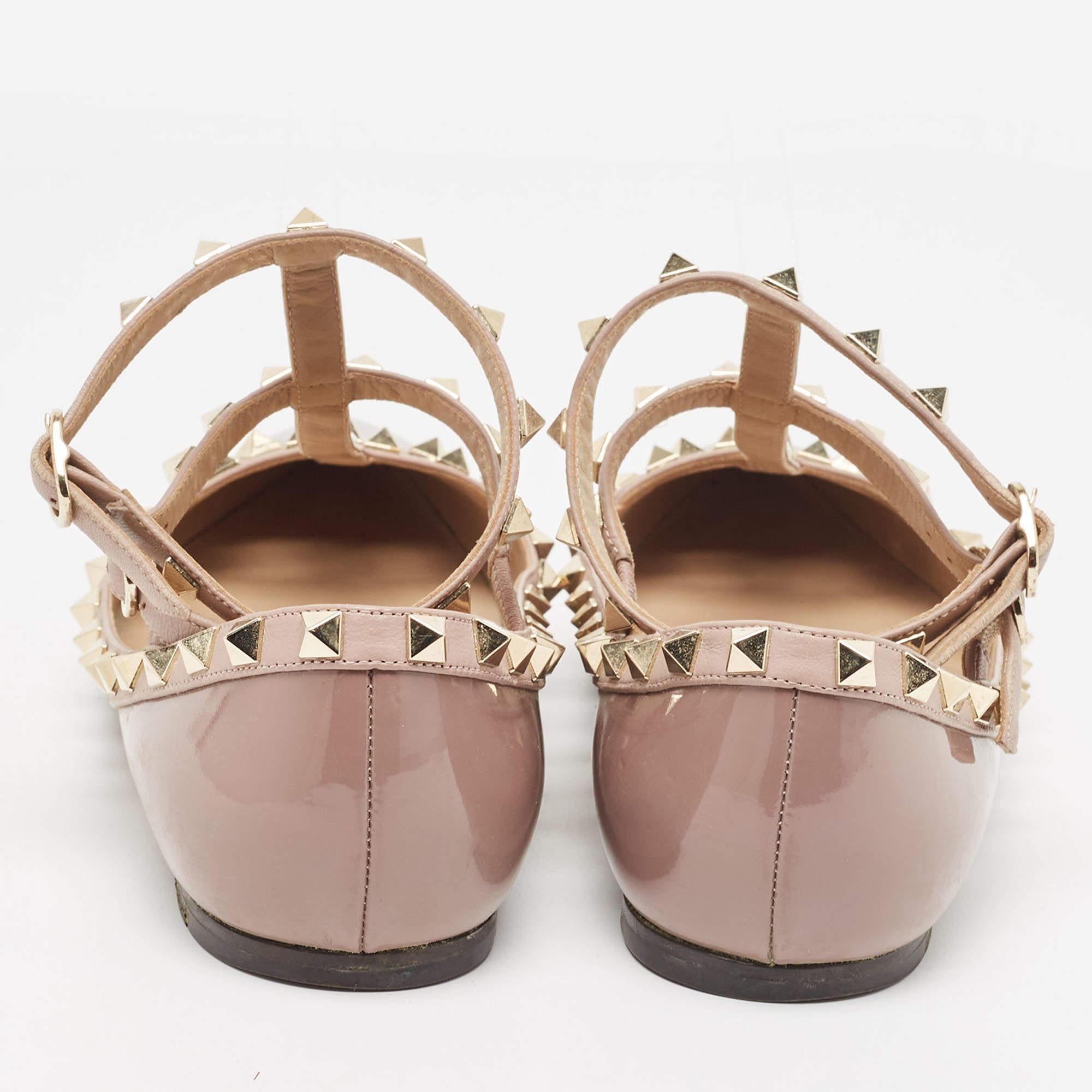 Valentino Old Rose Patent and Leather Rockstud Ballet Flats Size 38 In Fair Condition For Sale In Dubai, Al Qouz 2