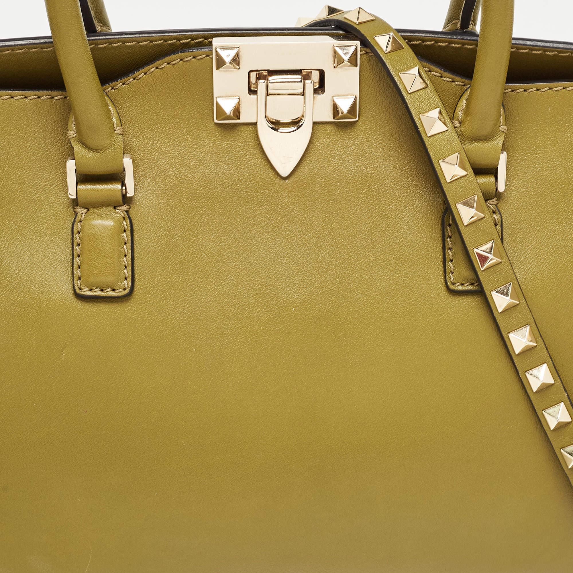 Valentino Olive Green Leather Small Rockstud Trapeze Tote For Sale 4