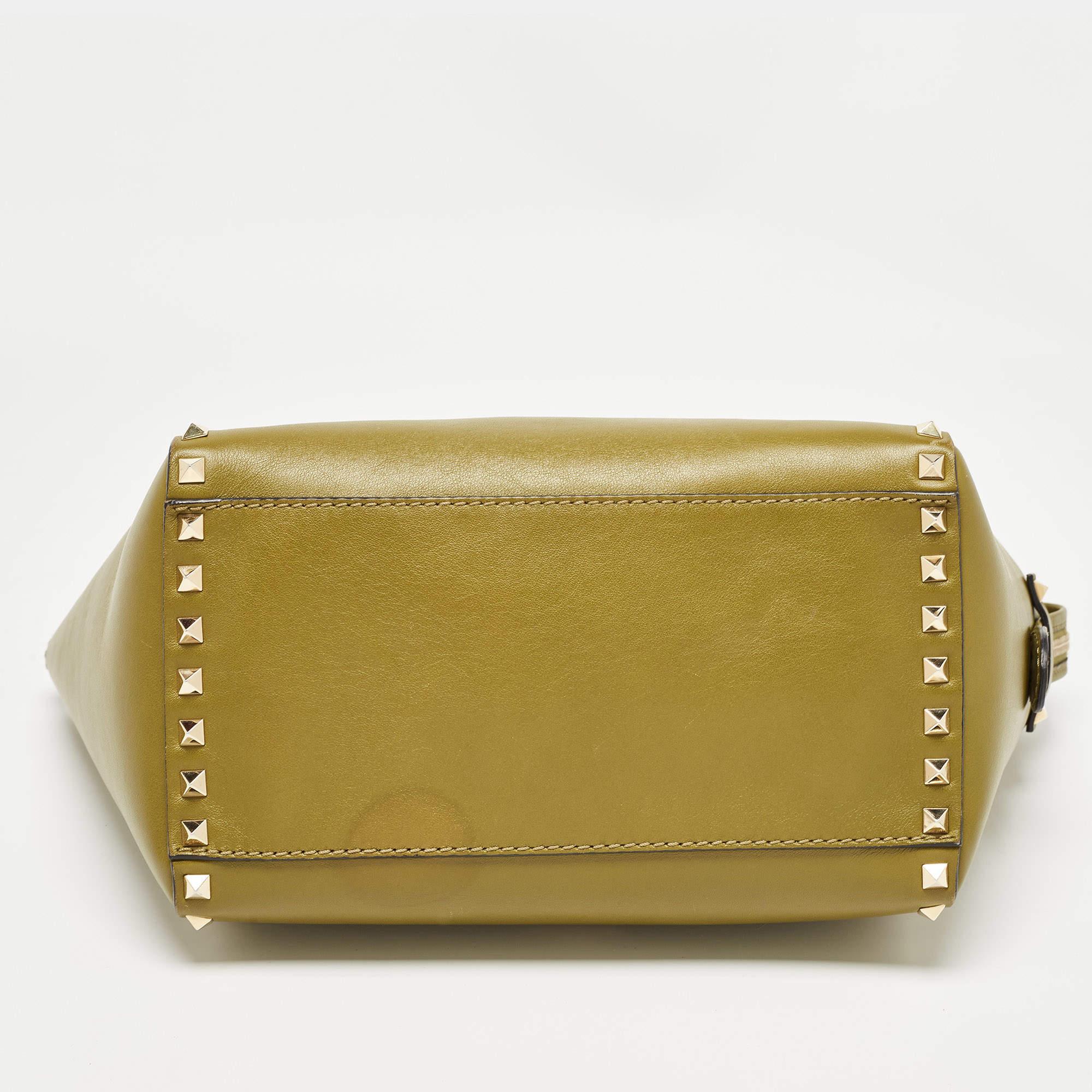 Valentino Olive Green Leather Small Rockstud Trapeze Tote For Sale 5