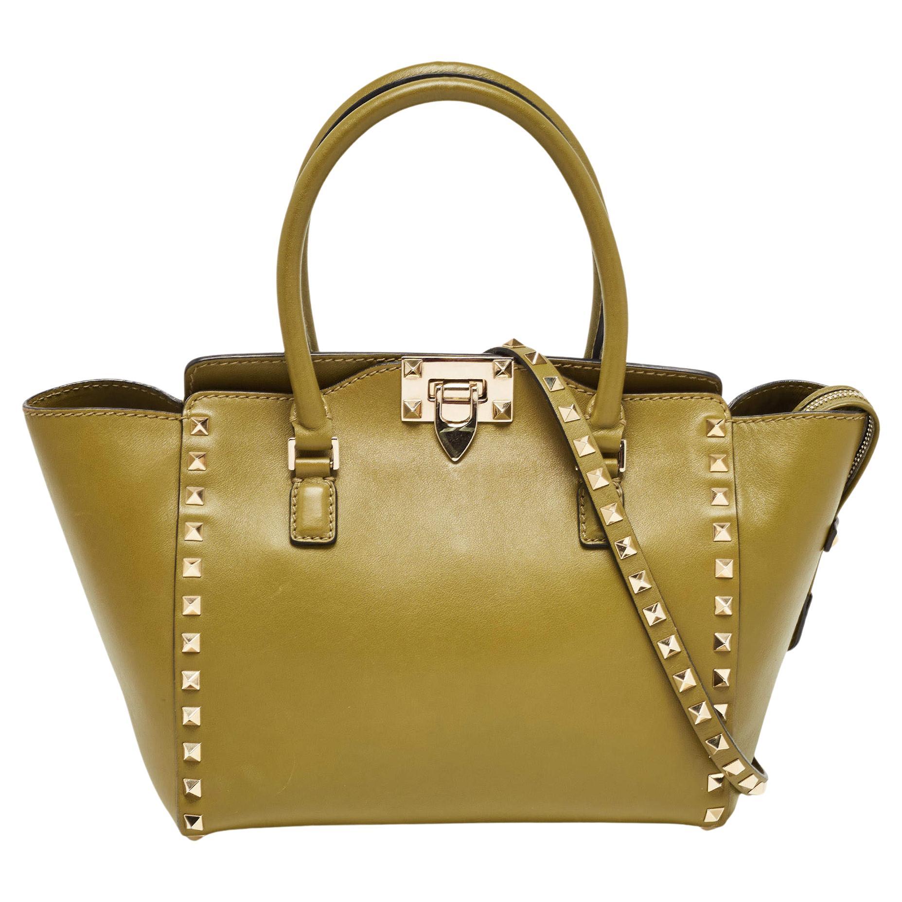 Valentino Fourre-tout trapèze Rockstud vert olive en vente