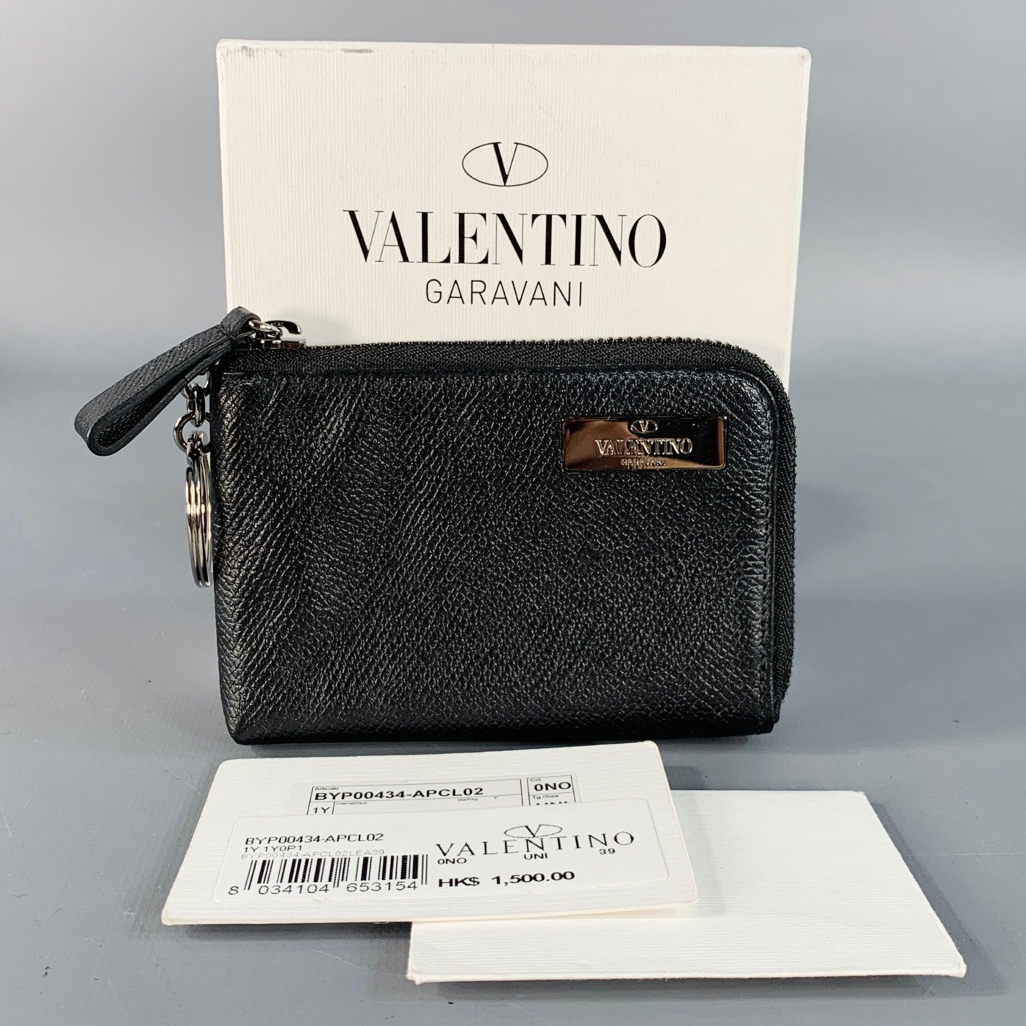 VALENTINO One Size Black Silver Pebble Grain Zip Around Keychain Wallet Bon état - En vente à San Francisco, CA