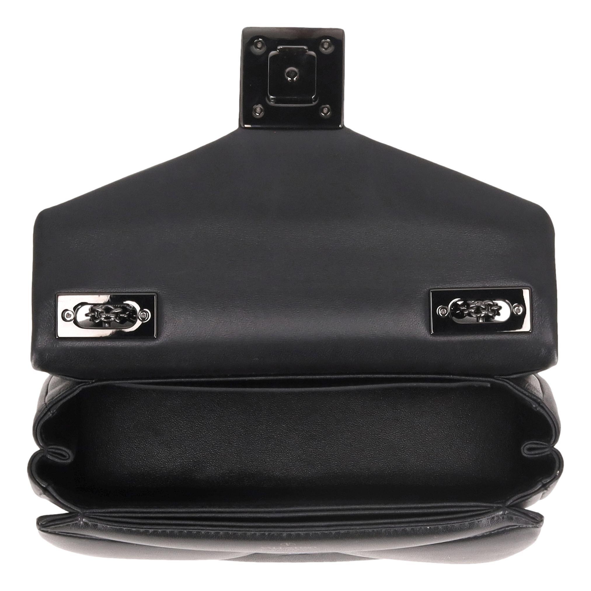 Borsa a tracolla/crossbody in pelle trapuntata Valentino One Stud in vendita 2