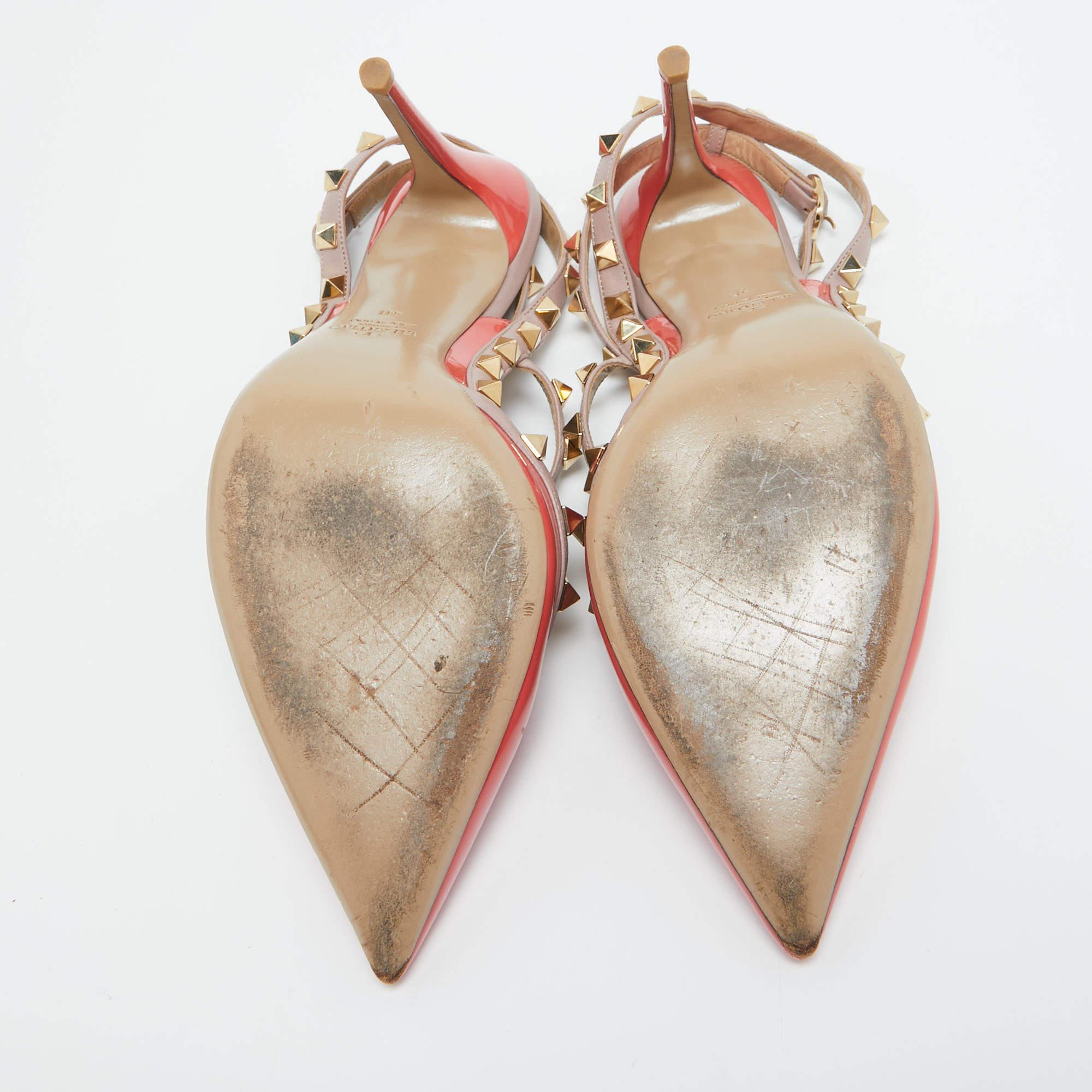 Valentino Orange/Beige Lack und Leder Rockstud Pumps mit Nieten Größe 40 im Zustand „Gut“ im Angebot in Dubai, Al Qouz 2